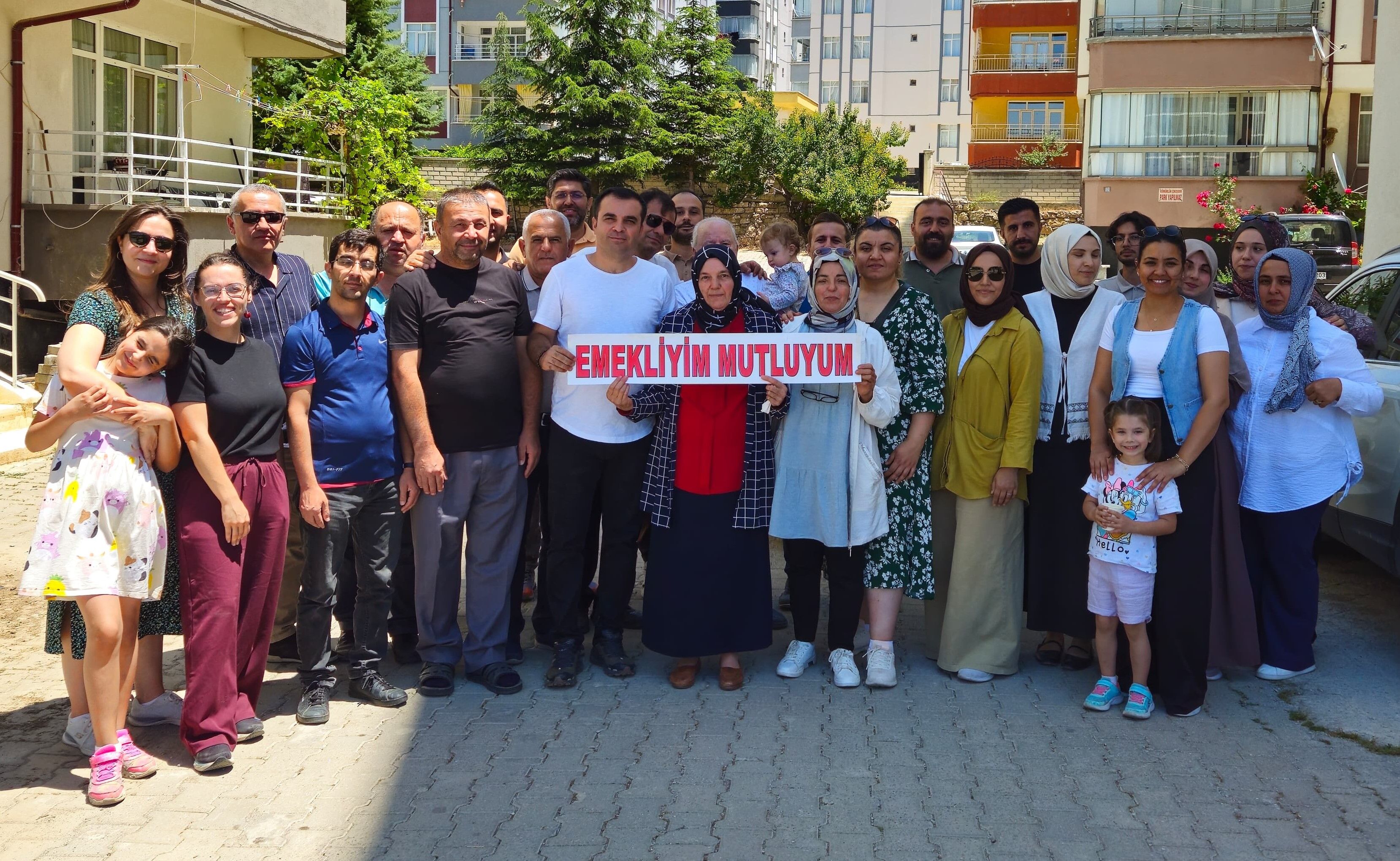 Konya'da emekli olan Nuriye öğretmen için veda konvoyu düzenlendi