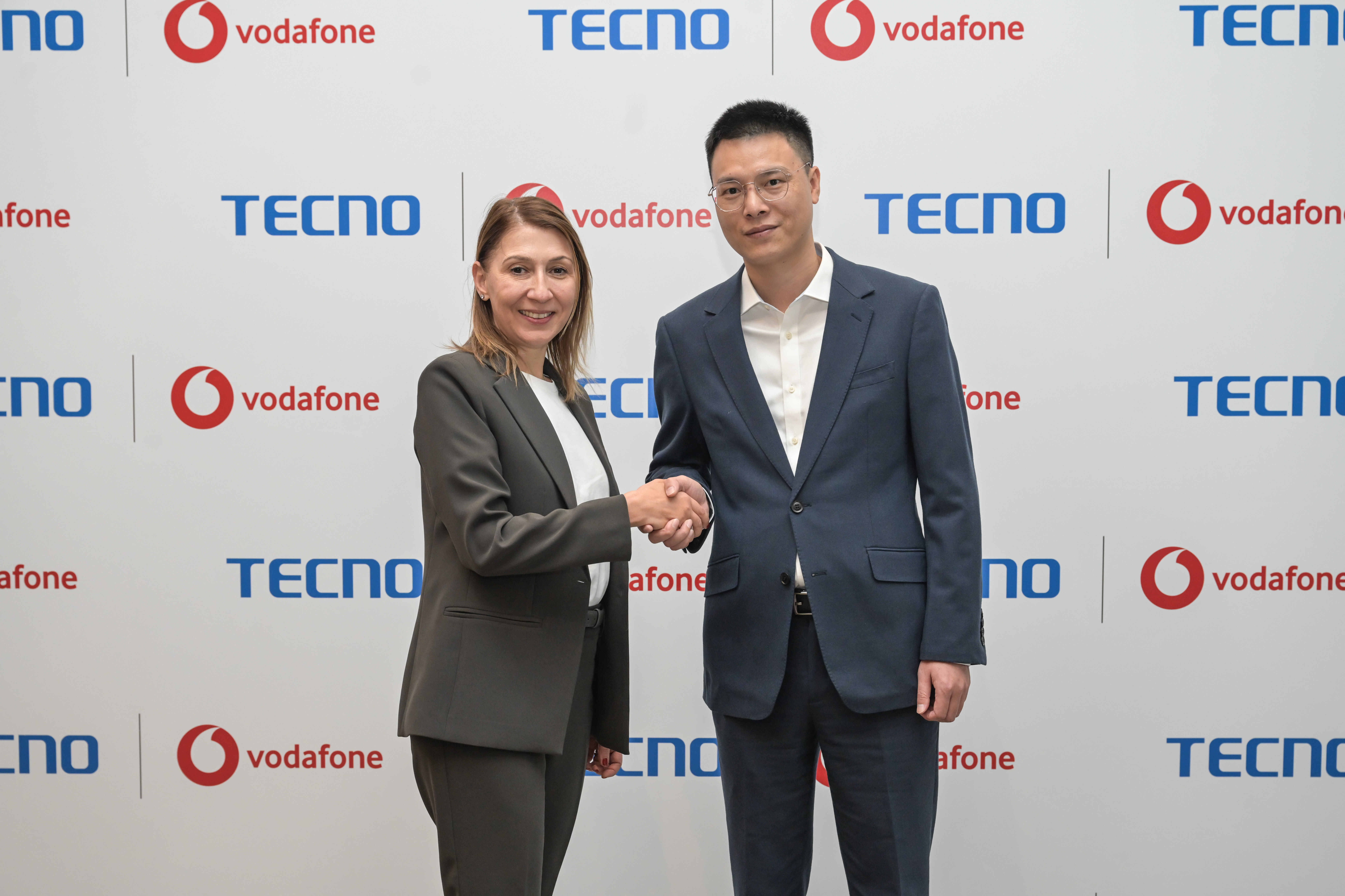 5G destekli Tecno Camon 40 Pro modeli Vodafone Flex'te satışa sunuldu