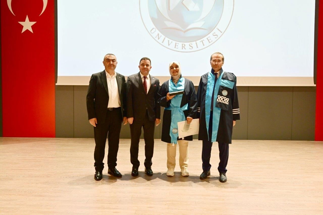 Kayseri OSB Meslek Yüksekokulunda mezuniyet sevinci