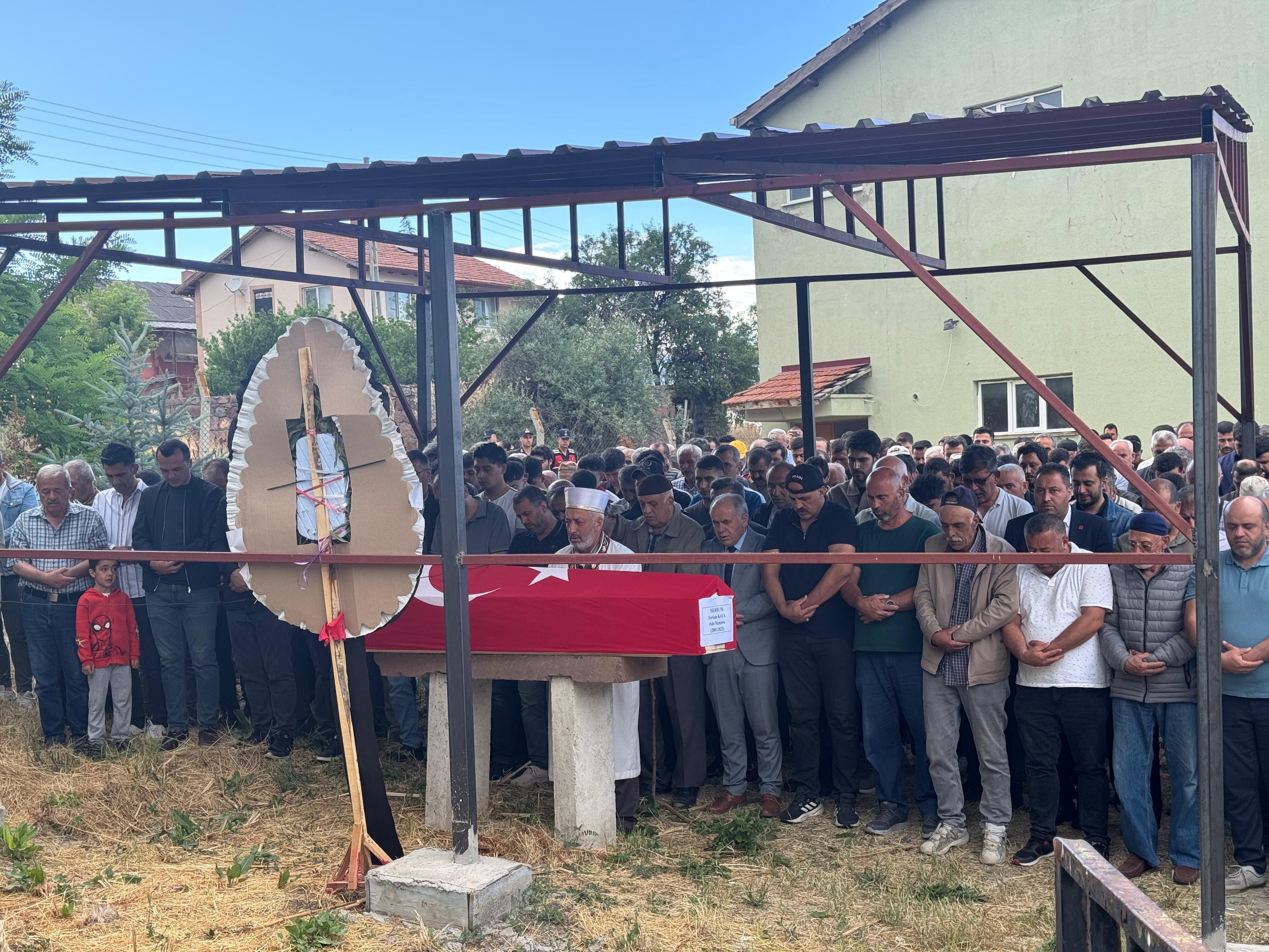 Ankara'da kavgada hayatını kaybeden polis memurunun cenazesi Çankırı'da defnedildi