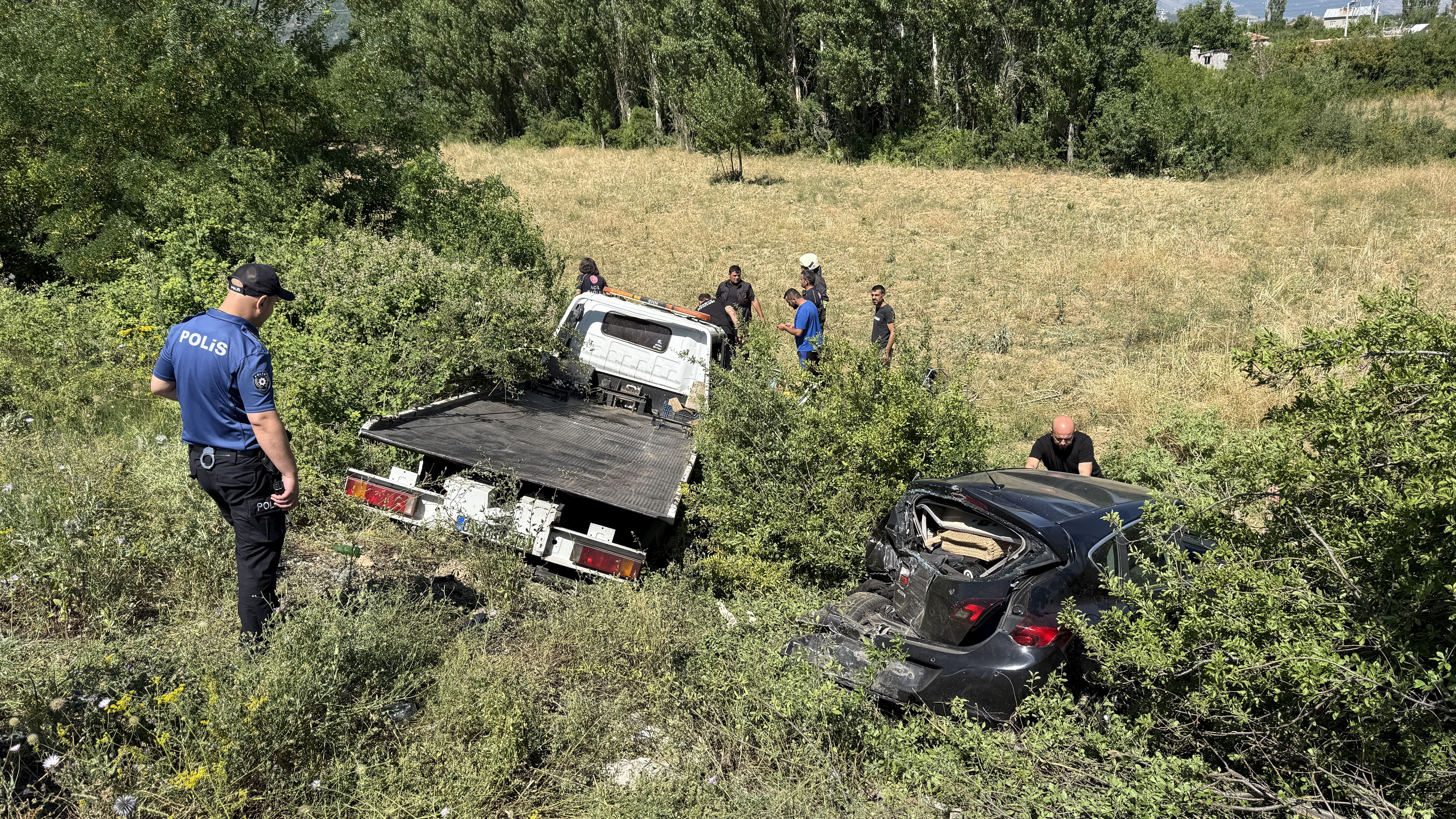 Seydişehir'de çekici ile otomobilin çarpıştığı kazada 4 kişi yaralandı
