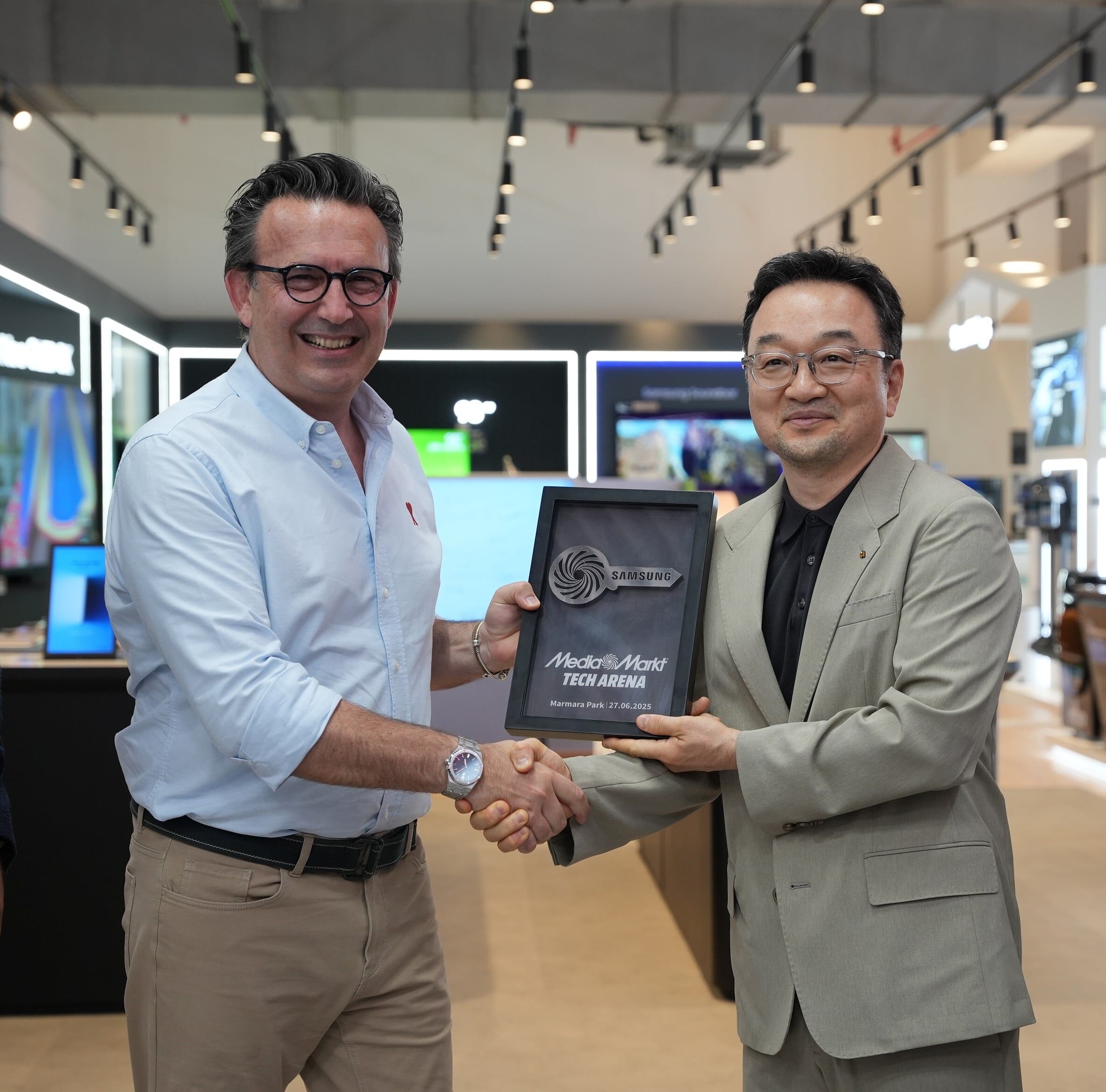 MediaMarkt'ın konsept mağazası Tech Arena'da, Samsung butiği açıldı