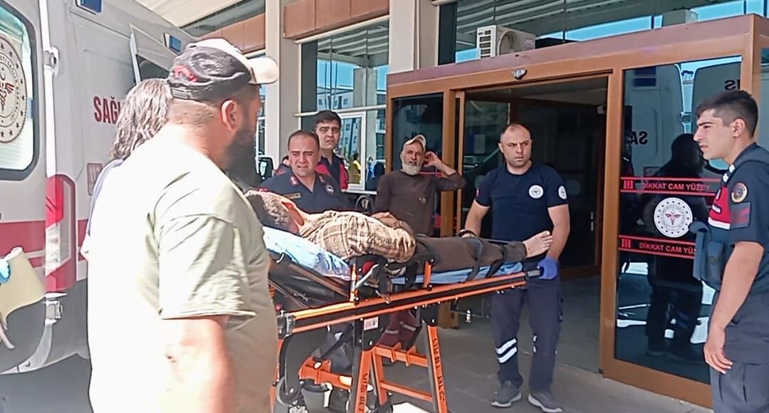 Seydişehir'de motorlu testereyle ağaç kesen kişi kendini yaraladı