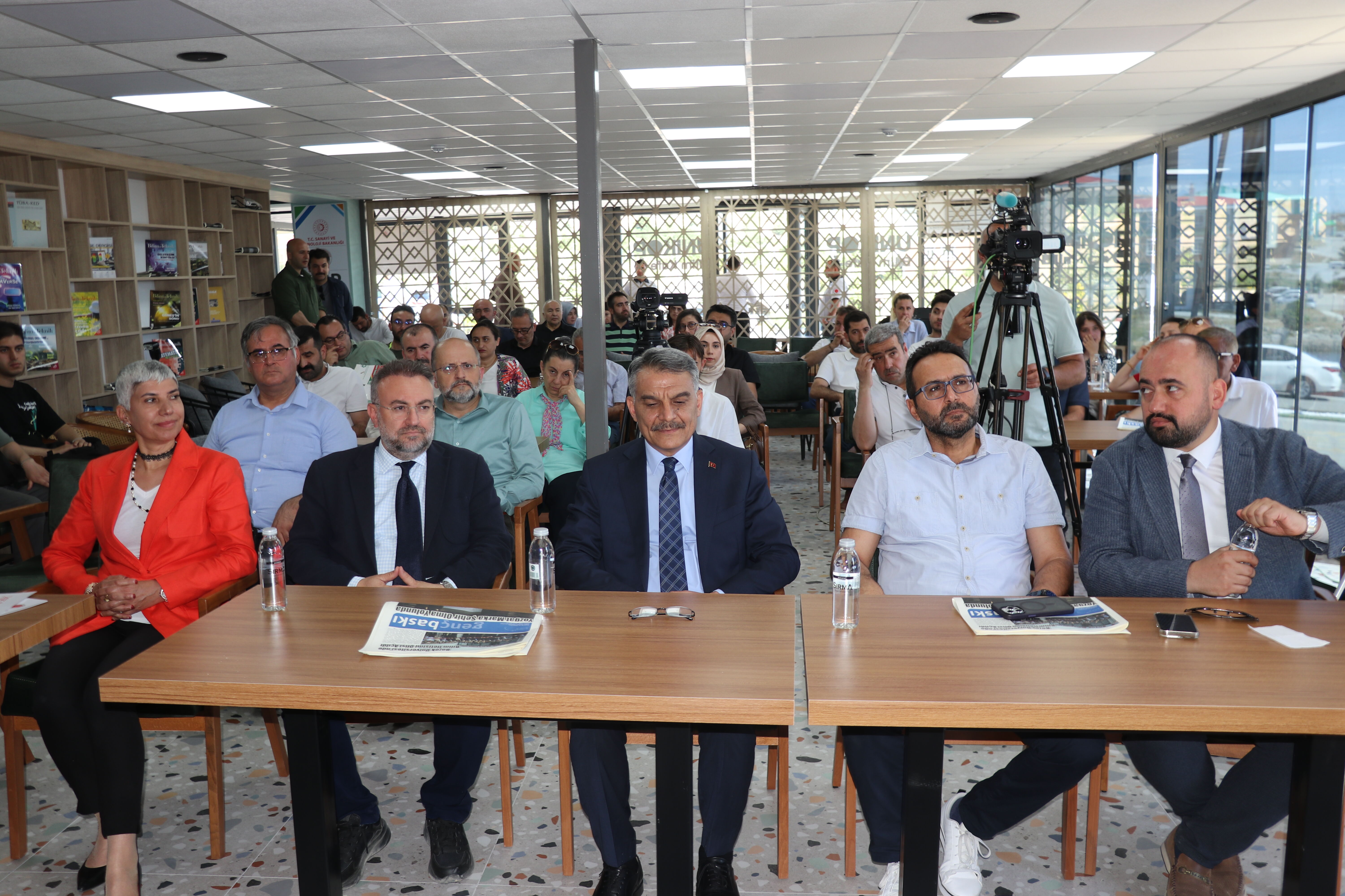 Yozgat'ta 'Bilim Kafe' etkinliğinde kenevir bitkisi anlatıldı