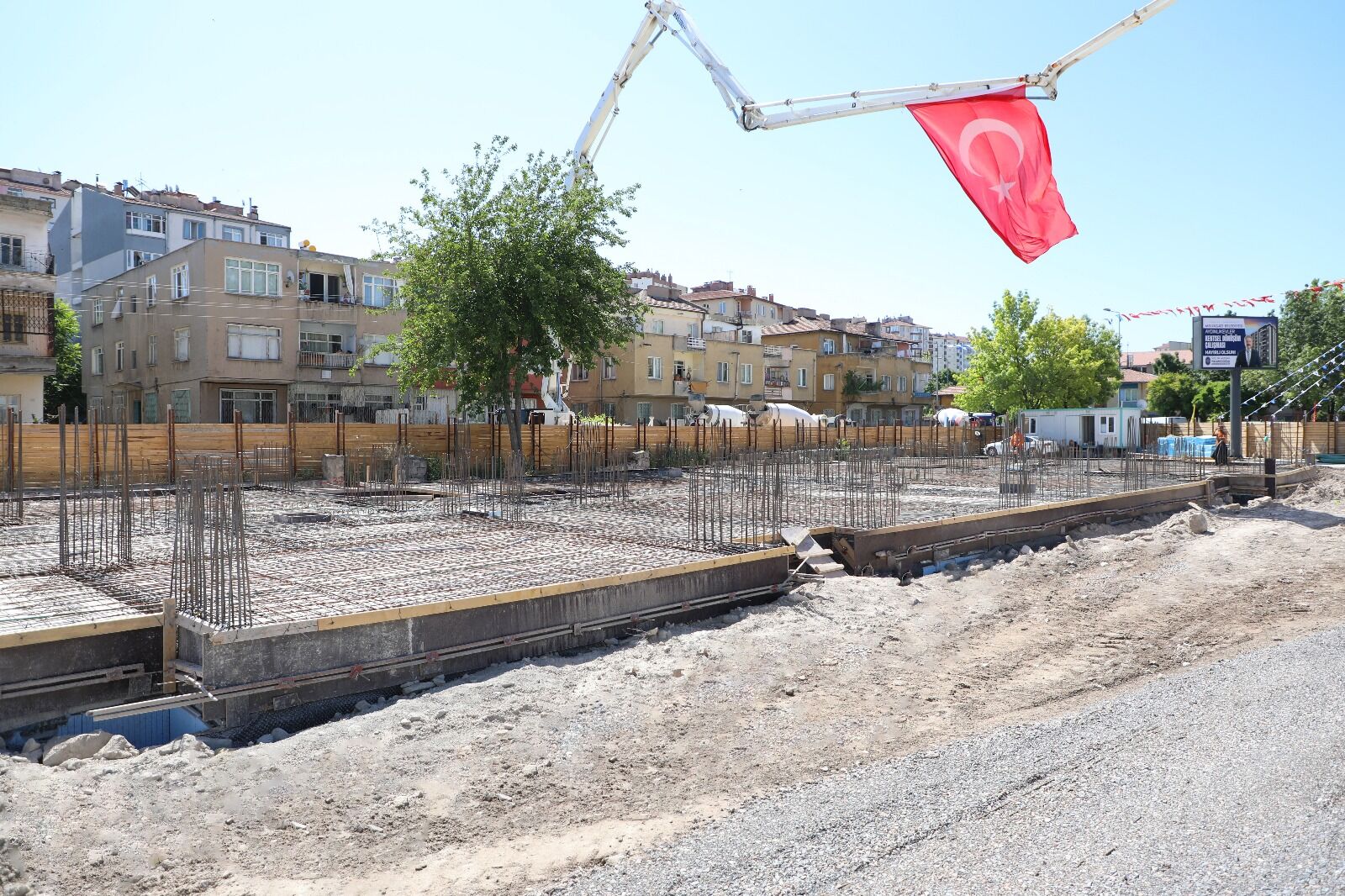 Aydınlıkevler Mahallesi'nde kentsel dönüşüm konutlarının temeli atıldı
