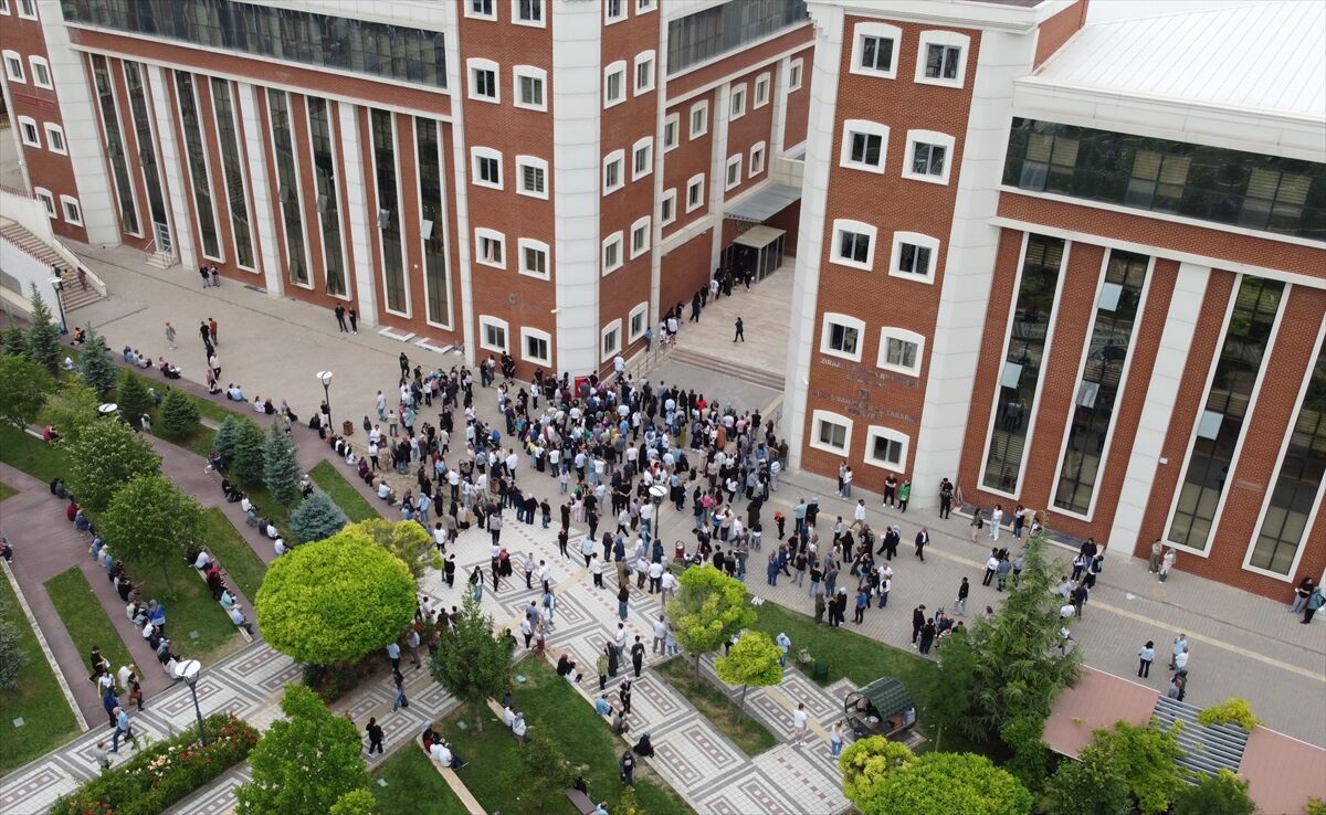 Bursa ve çevre illerde YKS'nin ilk oturumu TYT başladı