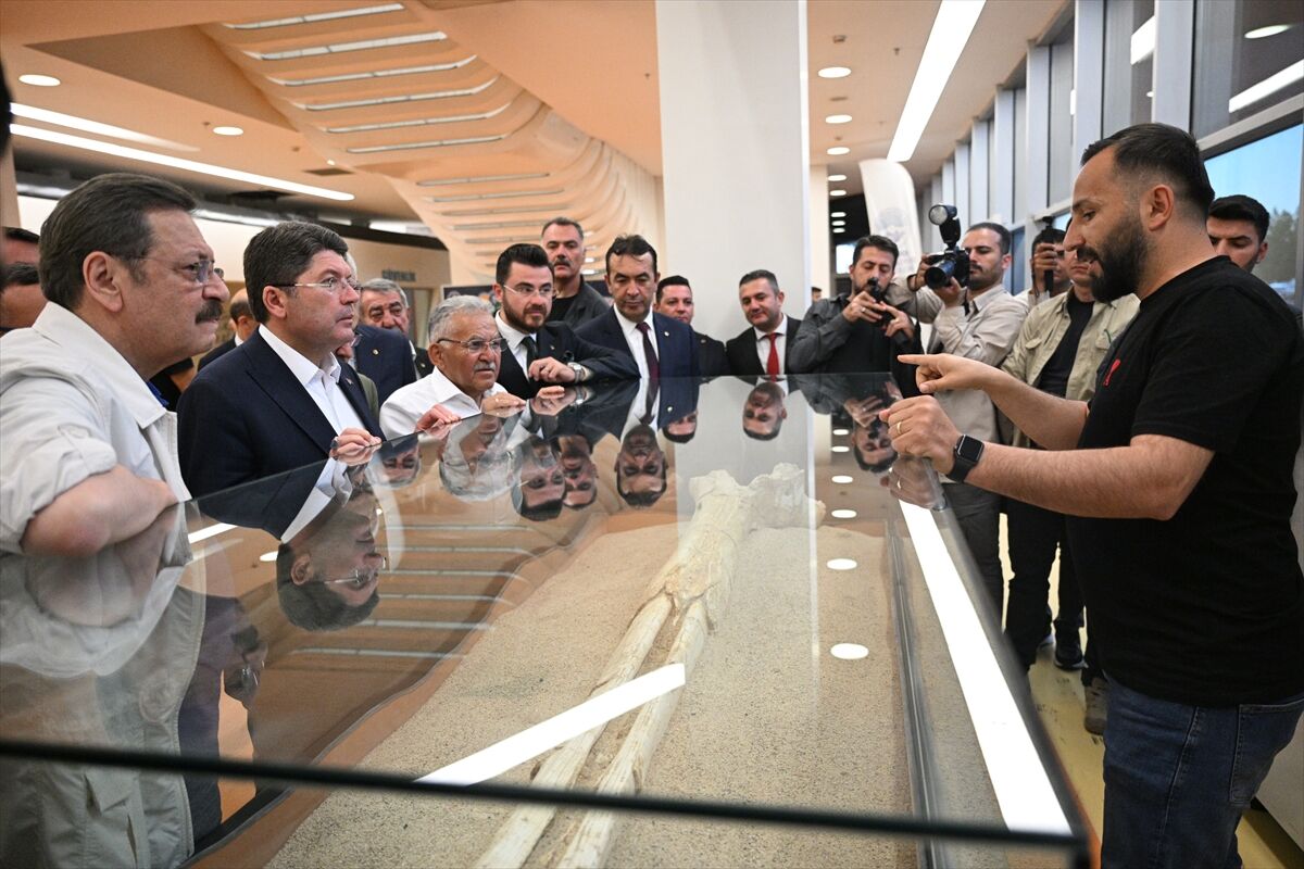 Adalet Bakanı Tunç, Kayseri'de çeşitli ziyaretlerde bulundu