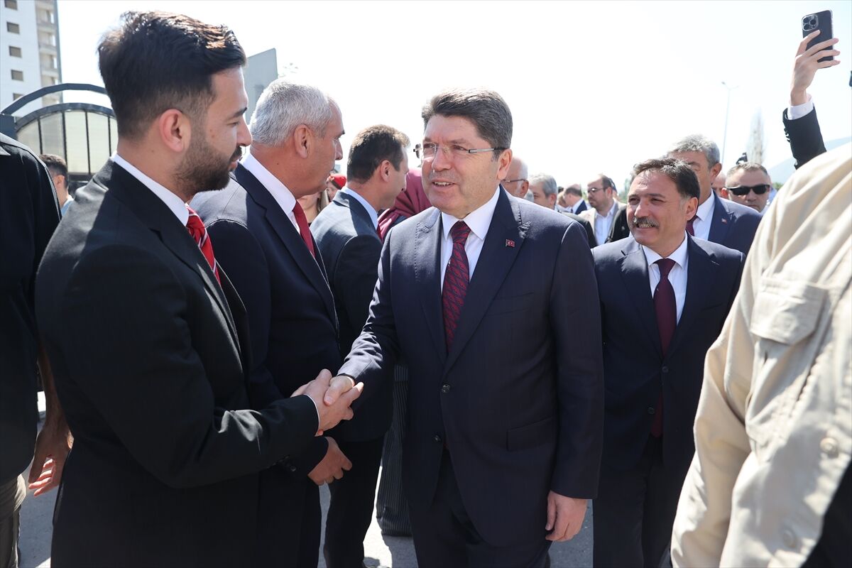 Adalet Bakanı Tunç, Kayseri'de 'Yargı ve İş Dünyası Sempozyumu'nda konuştu: