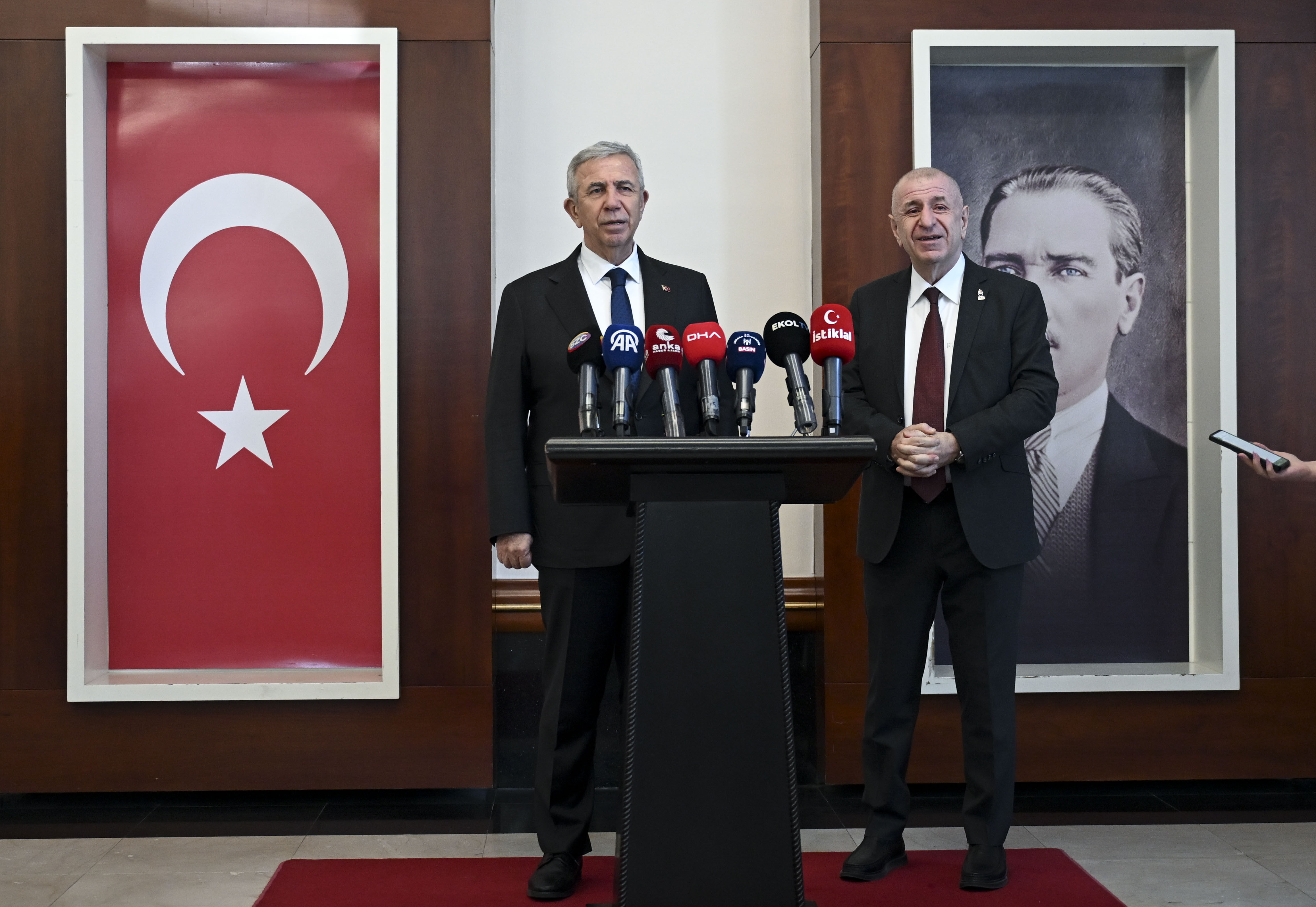 Zafer Partisi Genel Başkanı Özdağ, ABB Başkanı Yavaş'ı ziyaret etti