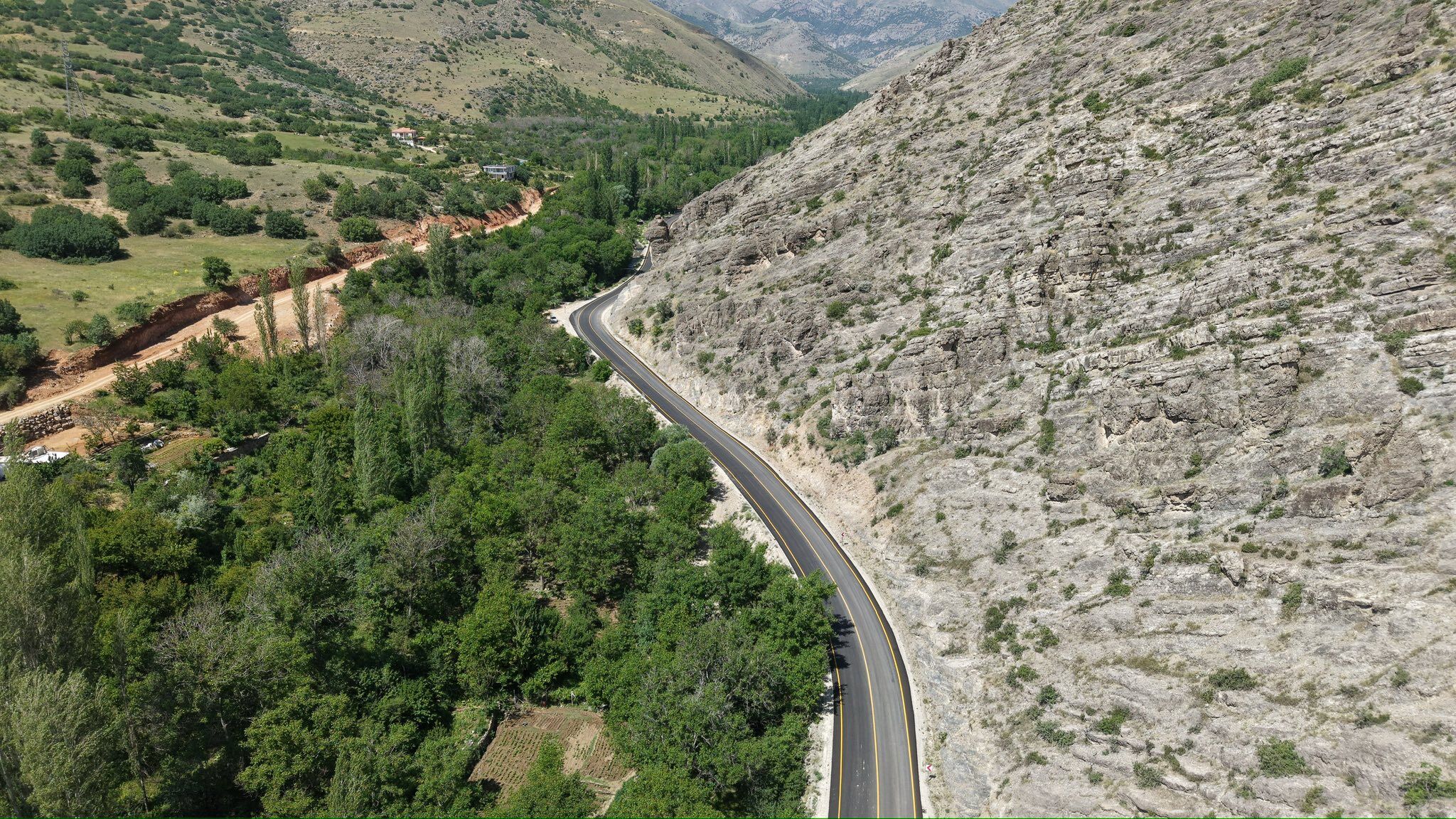 Yahyalı'da grup yolu hizmete açıldı