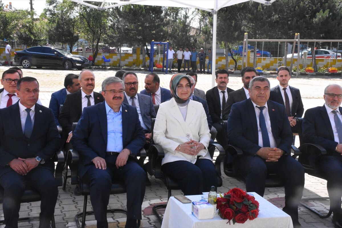 Konya ve çevre illerde öğrenciler karne heyecanı yaşadı