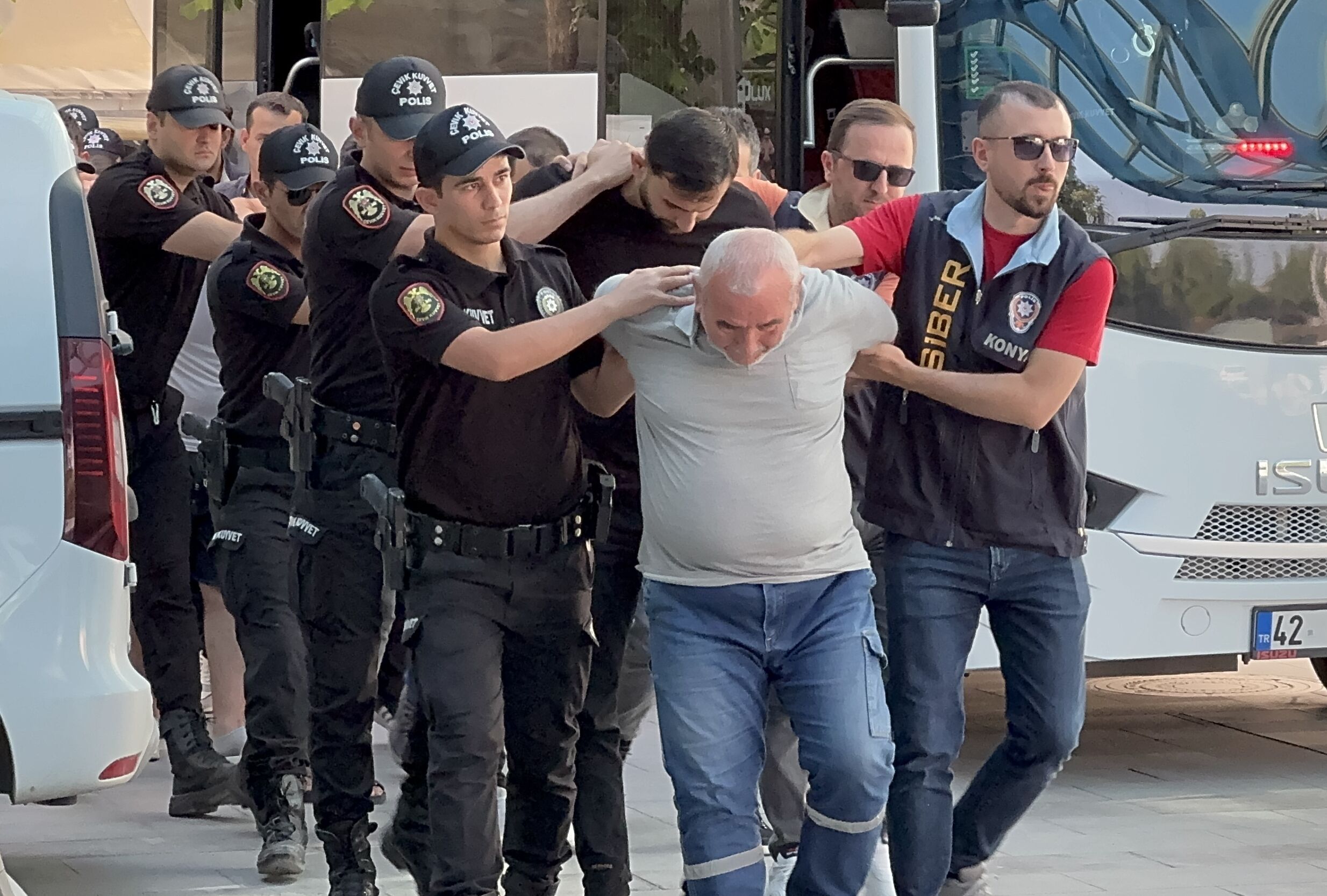 Konya merkezli siber dolandırıcılık operasyonunda 11 şüpheli yakalandı