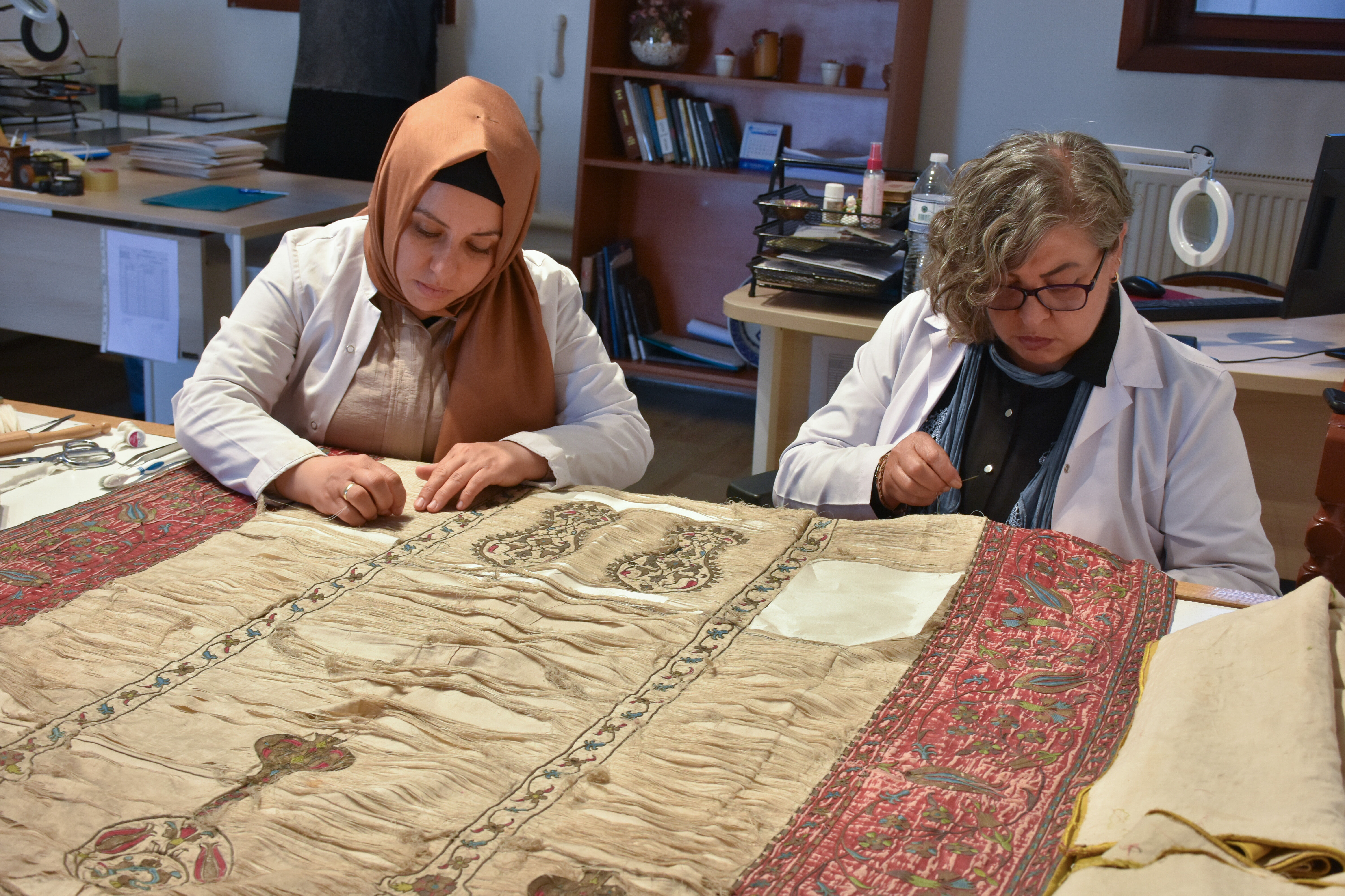 Mevlana'ya ait olduğu değerlendirilen eserler restore ediliyor