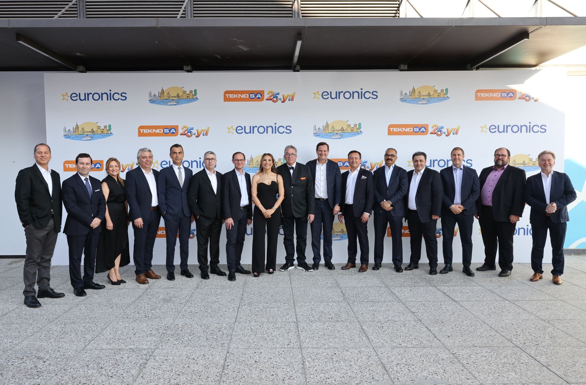 Teknosa, Euronics'in İstanbul'daki yıllık toplantısında iş ortaklarıyla buluştu