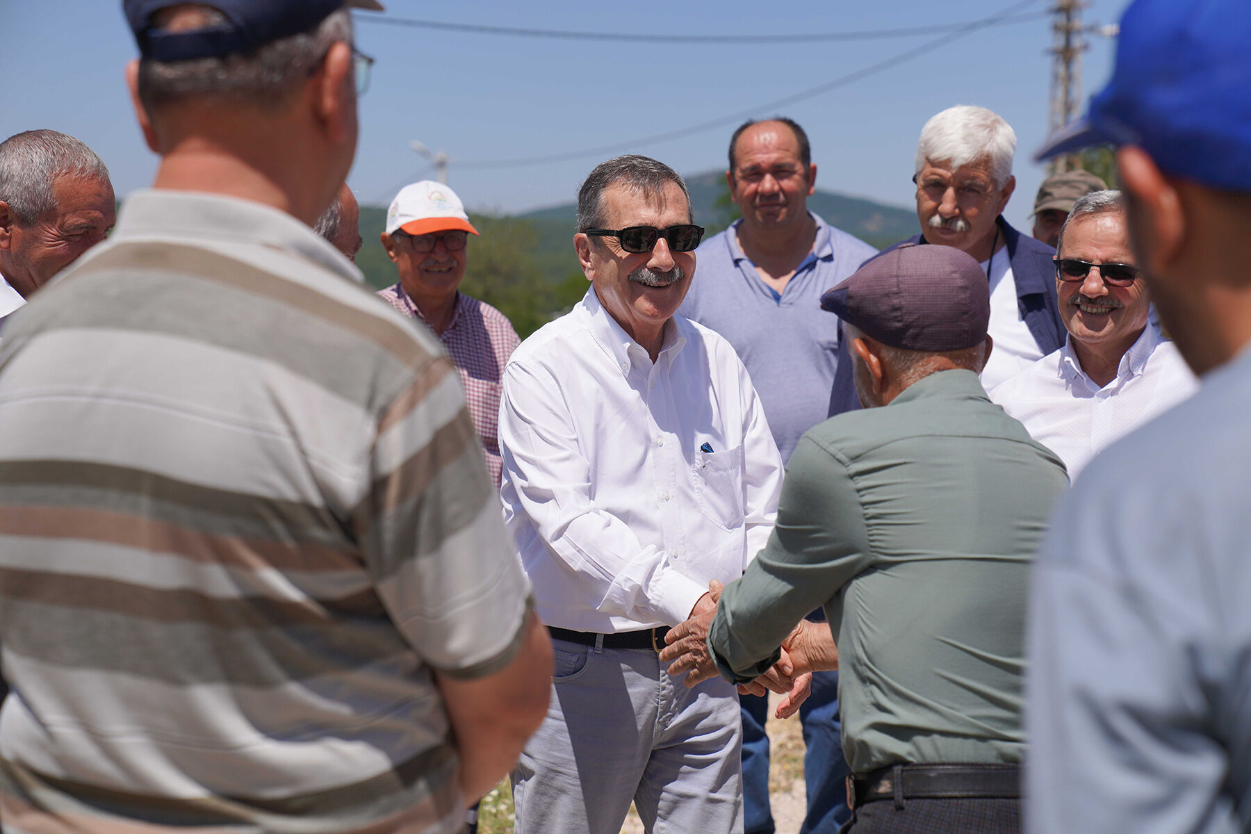 "Mahallelerimizi Ayırmadan Hizmet Ediyoruz"