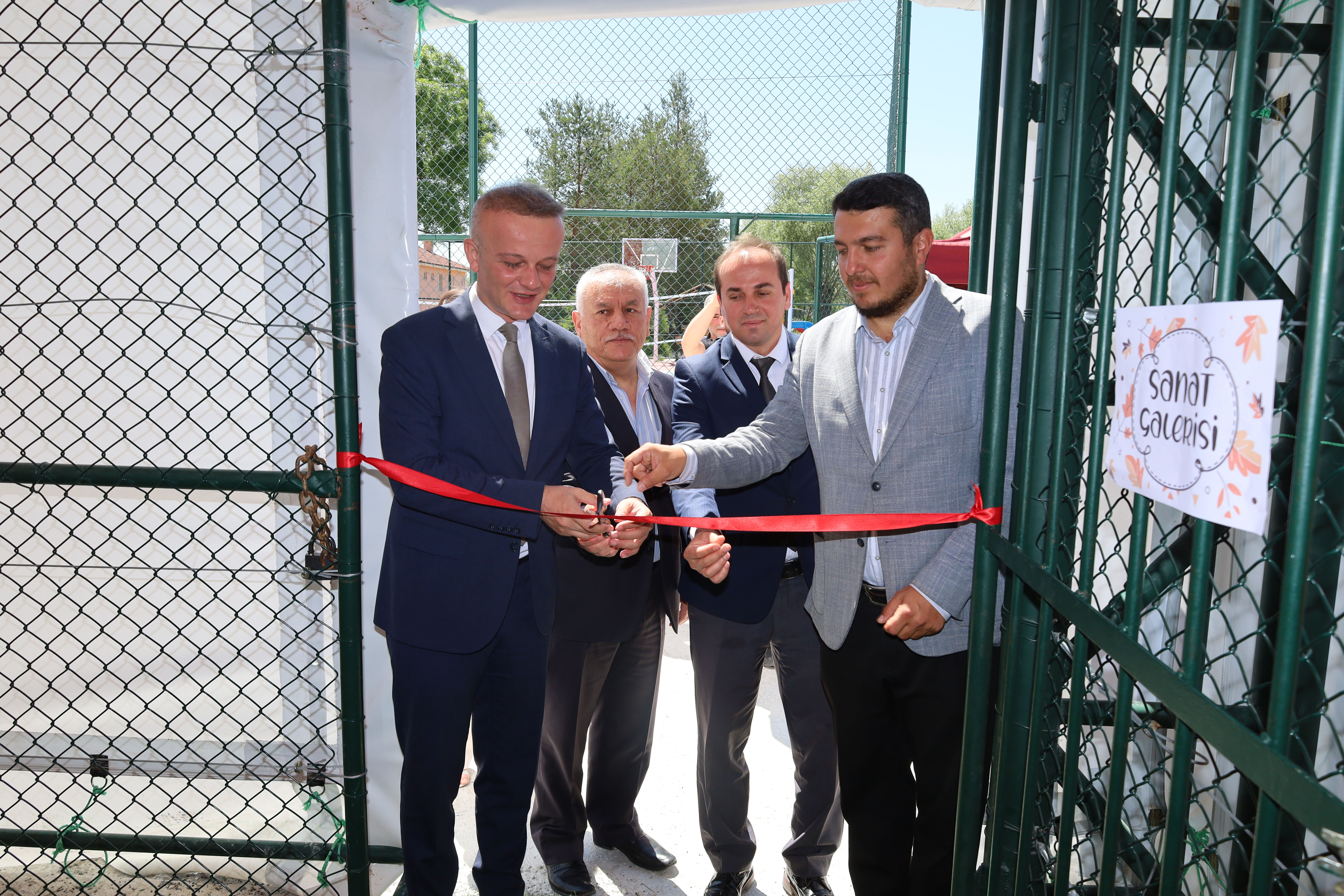 Kalfat'ta ilkokul öğrencileri yıl sonu sergisi hazırladı