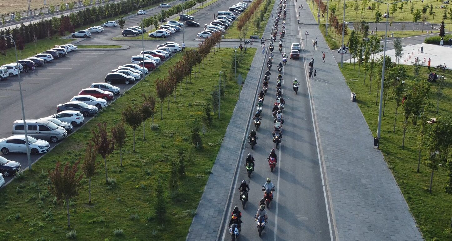 Kayseri'de motosiklet grubu uyuşturucuyla mücadele için sokaklarda tur attı