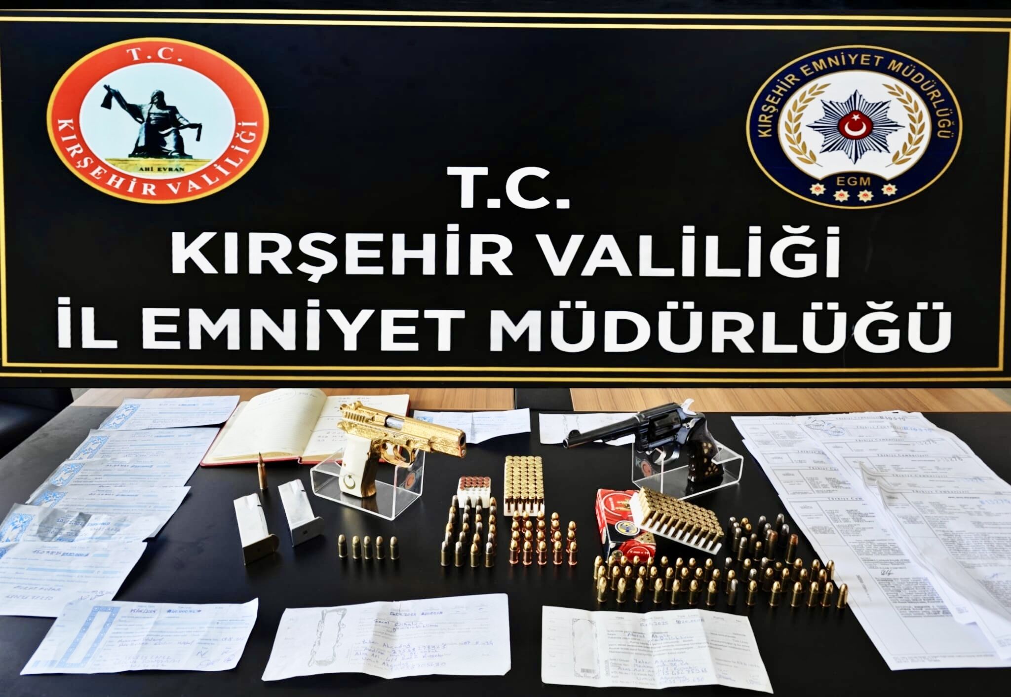 GÜNCELLEME - Kırşehir'de yağma, tefecilik ve dolandırıcılık yaptıkları iddiasıyla yakalanan 9 zanlı tutuklandı