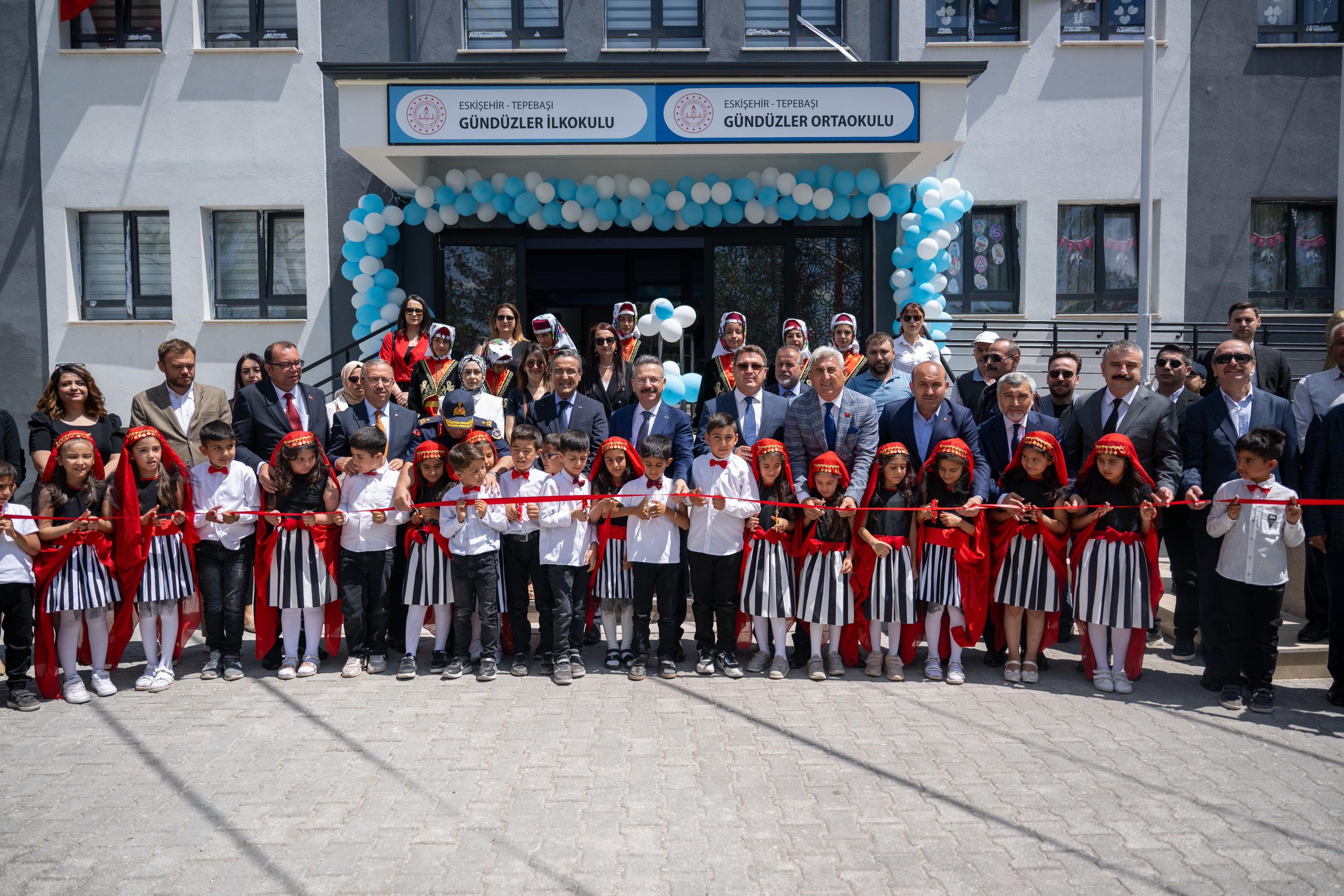 Eskişehir'de Gündüzler İlkokulu ve Ortaokulu törenle açıldı