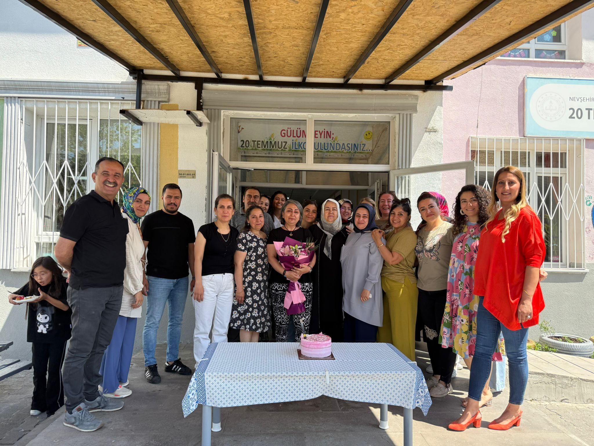 Nevşehir'de 30 yıllık meslek hayatının ardından emekli olan öğretmene duygulandıran veda