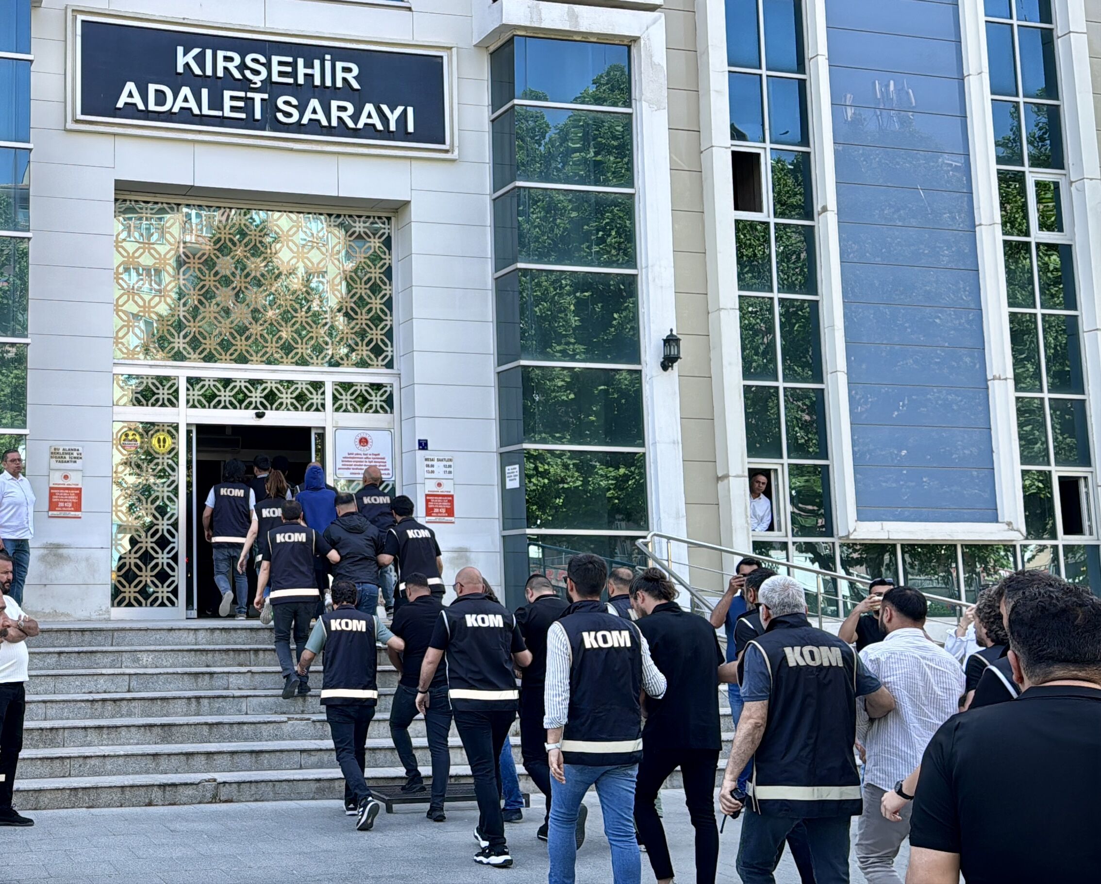 Kırşehir'de yağma, tefecilik ve dolandırıcılık iddiasıyla 9 zanlı yakalandı
