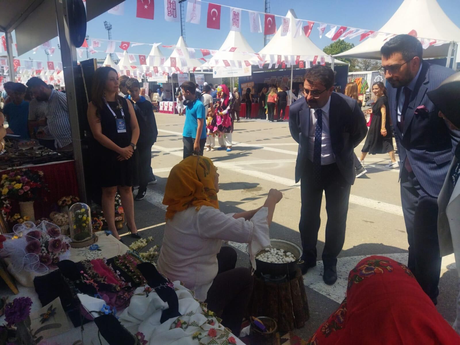 Ankara'daki festivalde ipek iğne oyaları tanıtıldı