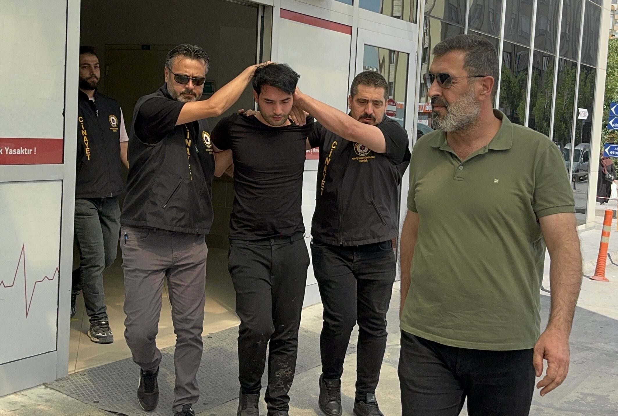 Konya'da öğretmeni silahla öldüren zanlı adliyede