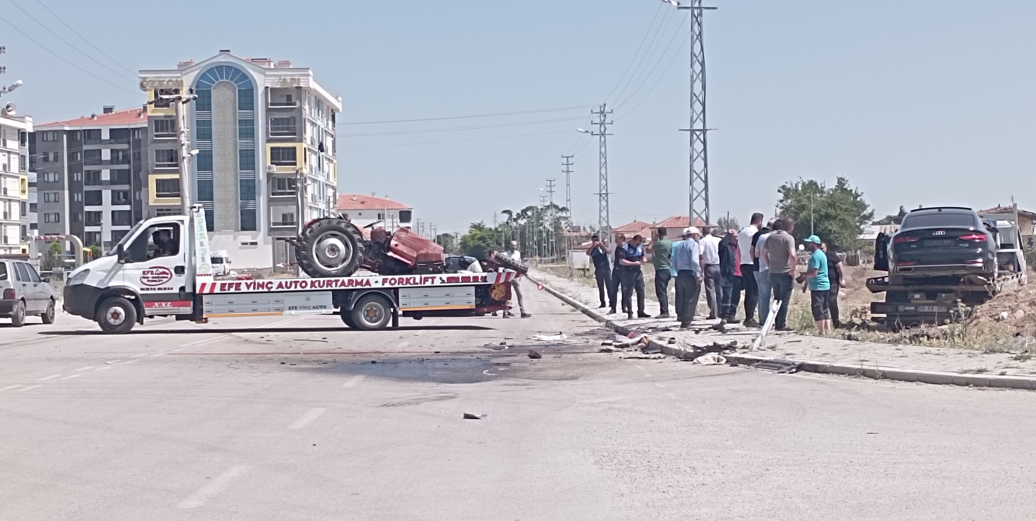 Karaman'da otomobil ile traktörün çarpıştığı kazada 1 kişi öldü