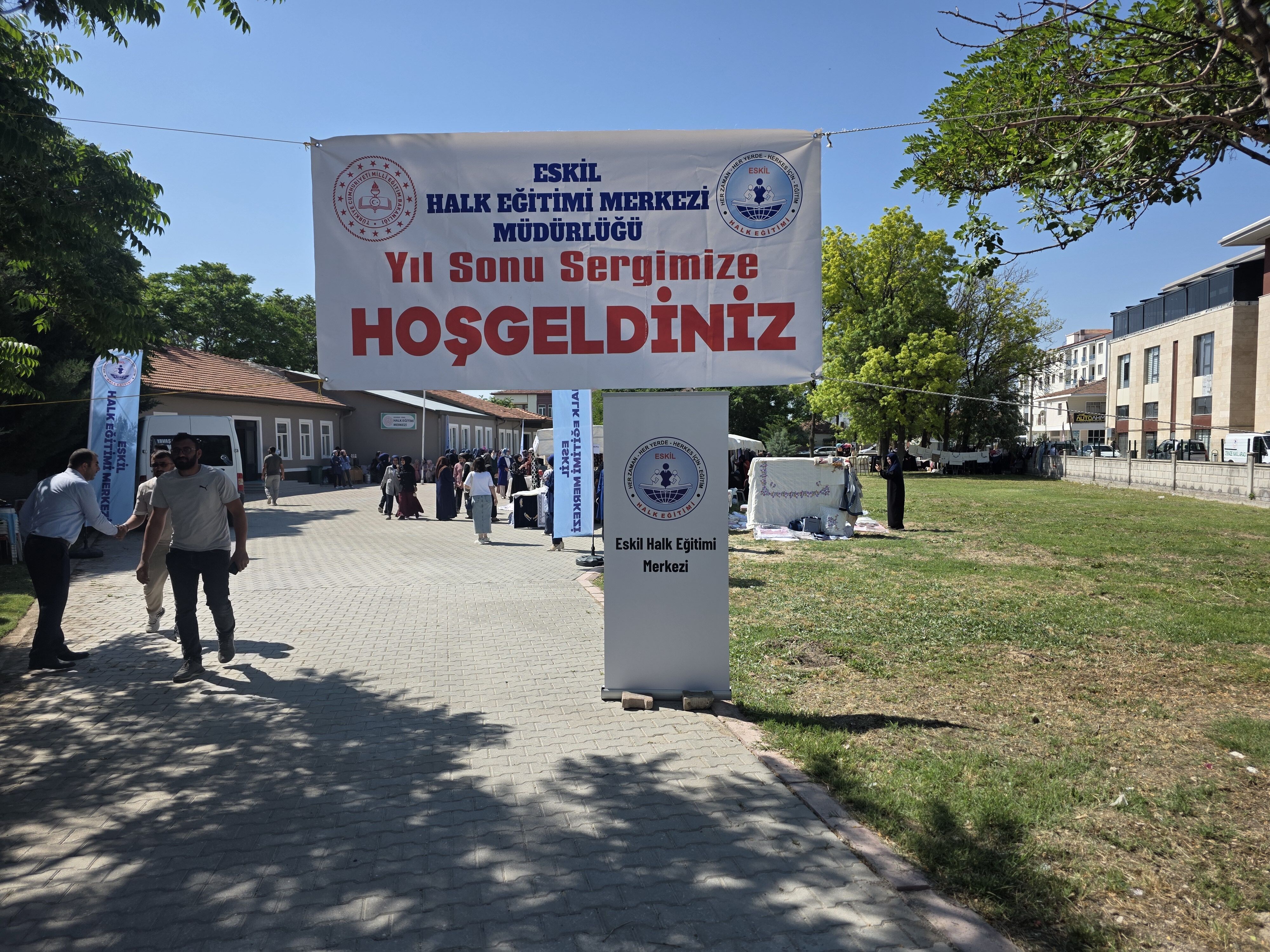 Eskil ilçesinde kursiyerler yıl sonu sergisi açtı