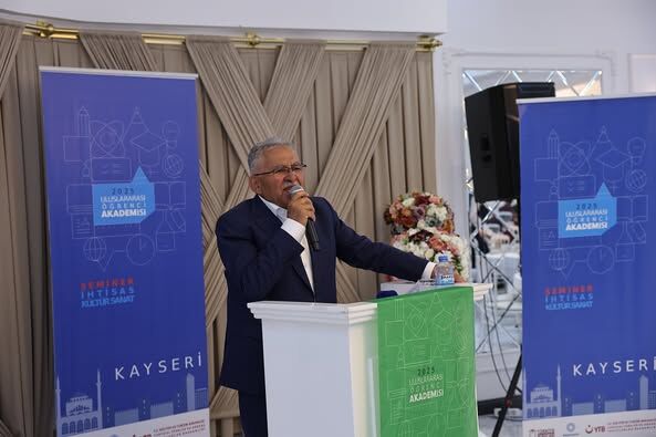 Başkan Büyükkılıç, Kayseri'deki uluslararası öğrencilerle buluştu