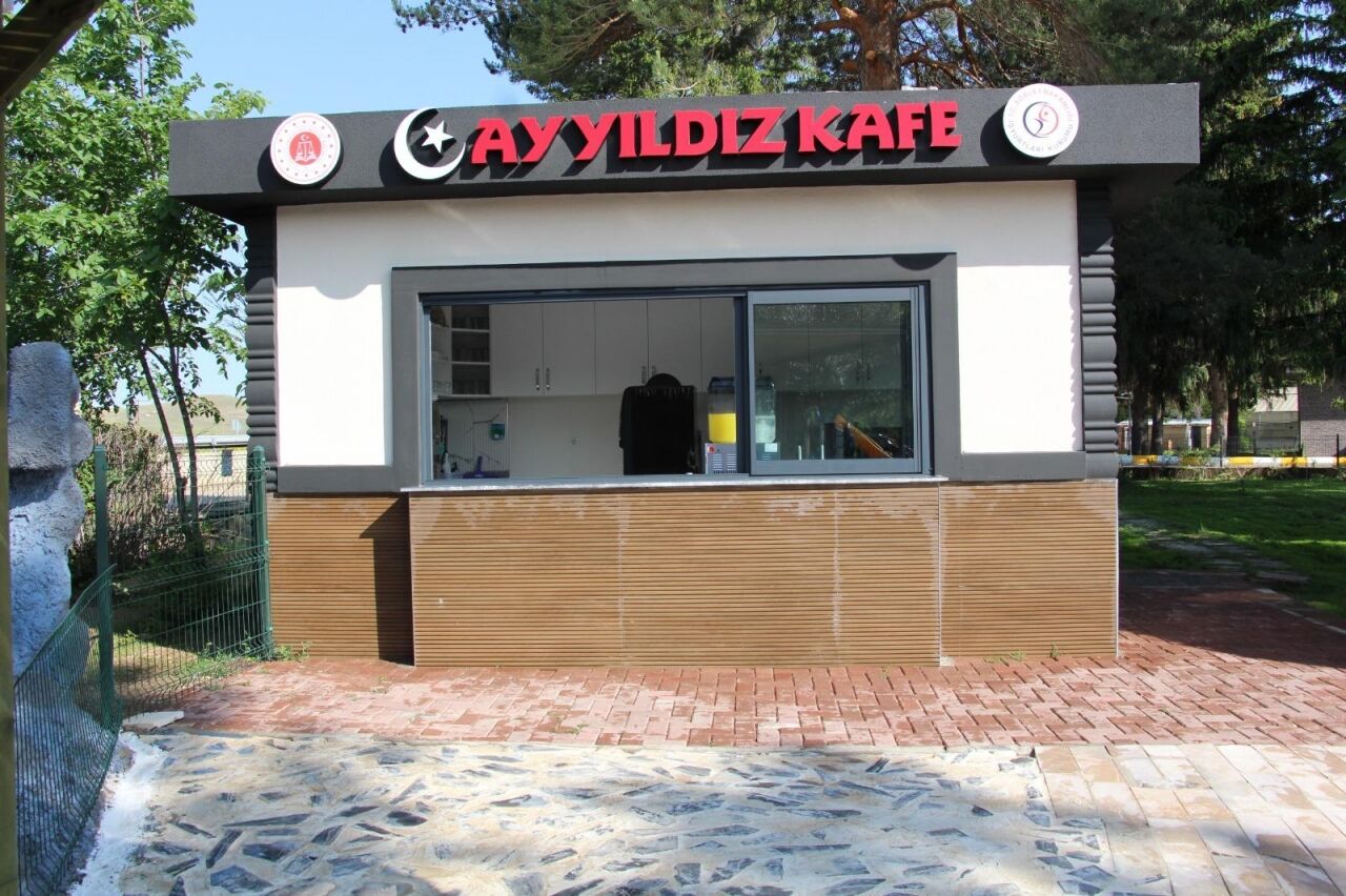 Kırşehir'de hükümlülerin ürettiği gıda ürünleri "Ay Yıldız Kafe"de satılıyor