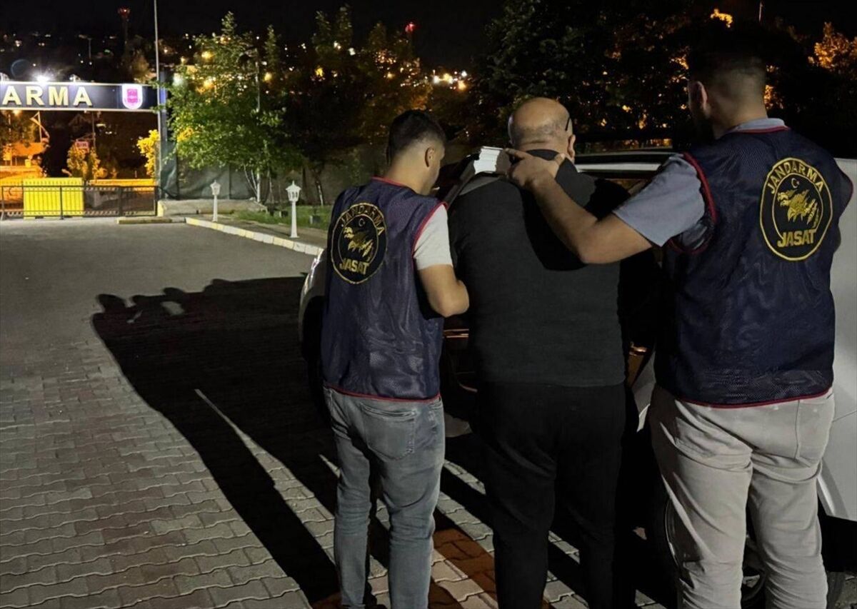 Hakkında 20 yıl 8 ay kesinleşmiş hapis cezası olan ve 14 yıldır aranan hükümlü yakalandı