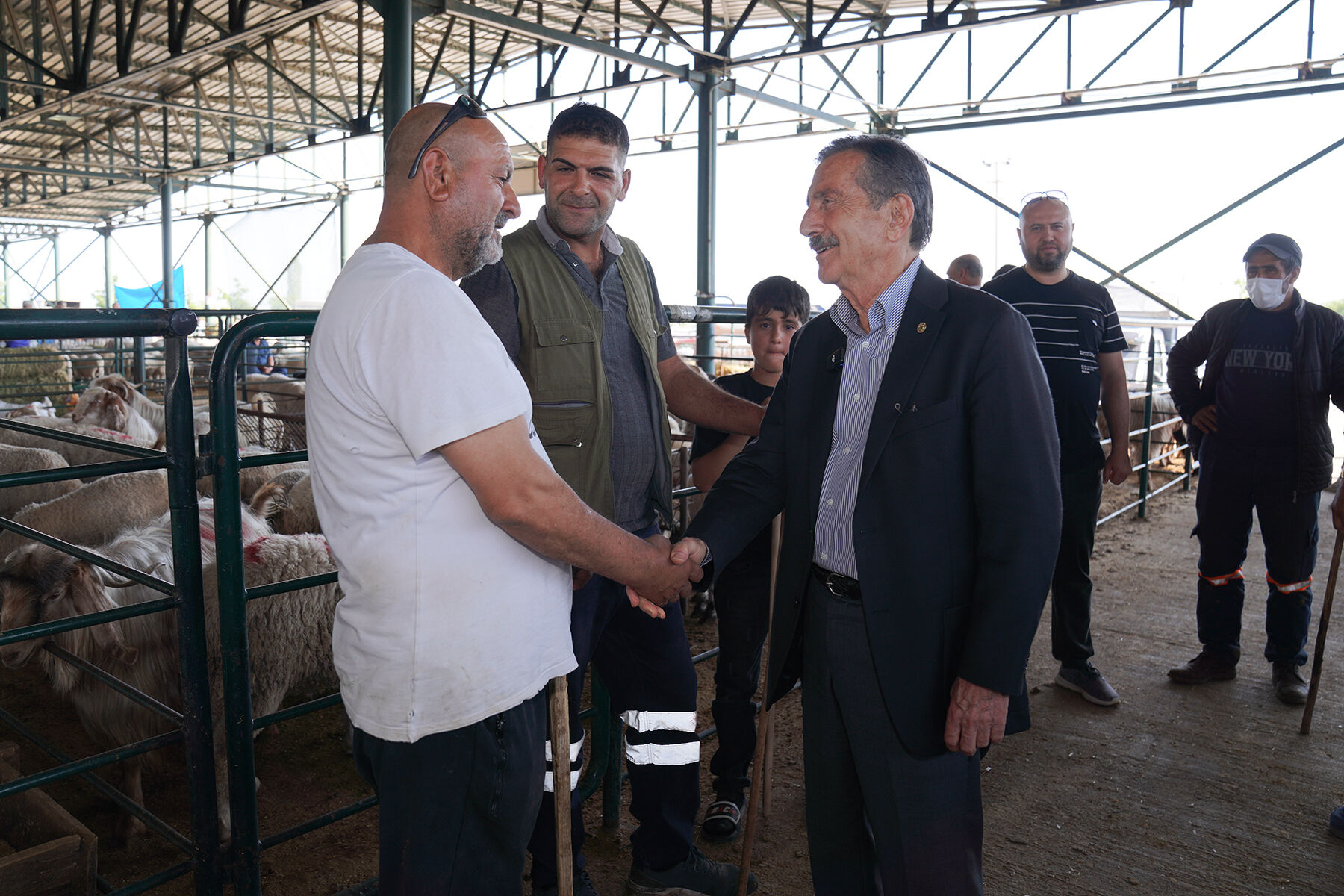 Başkan Ataç’tan Hayvan Pazarına Ziyaret