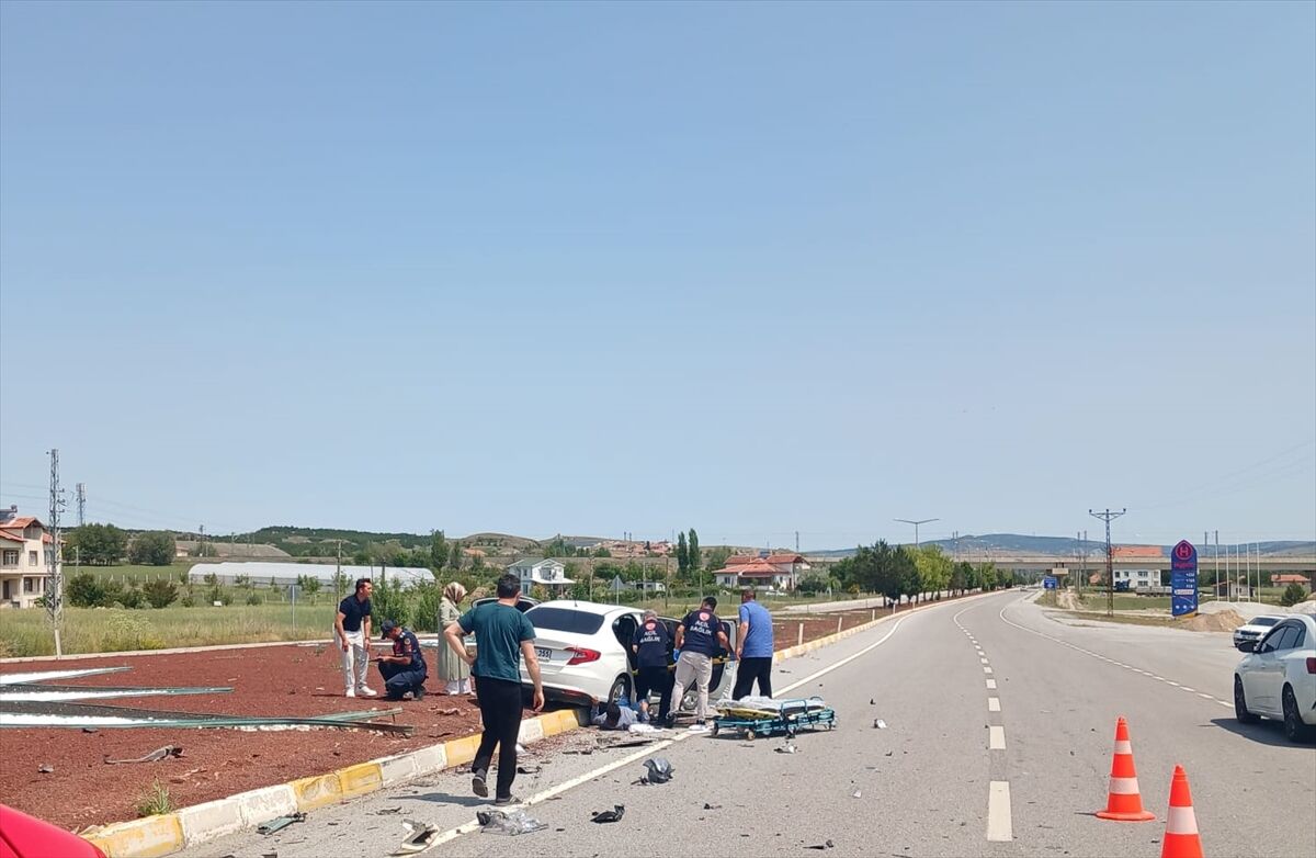 Yozgat'ta iki otomobilin çarpıştığı kazada 1 kişi öldü, 6 kişi yaralandı