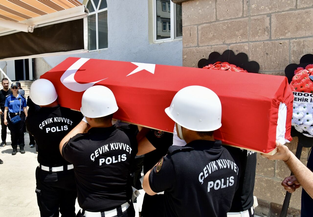 Kırşehir'de kalp krizi sonucu vefat eden polis memuru defnedildi