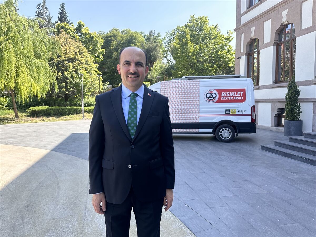 Konya'da, kırsal bölgelerde çocukların bisikletini belediye personeli tamir ediyor