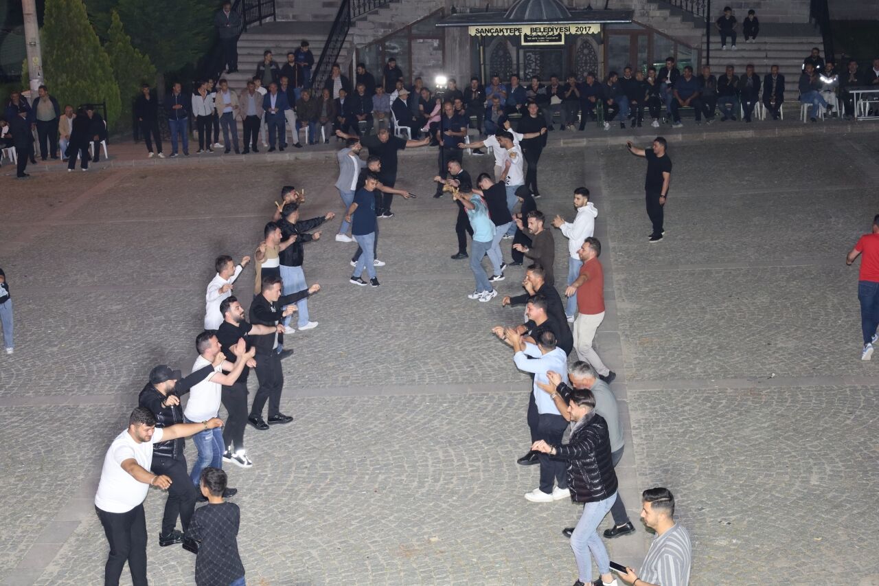 Çankırı'da gençler "sinsin" oyunuyla eğlendi