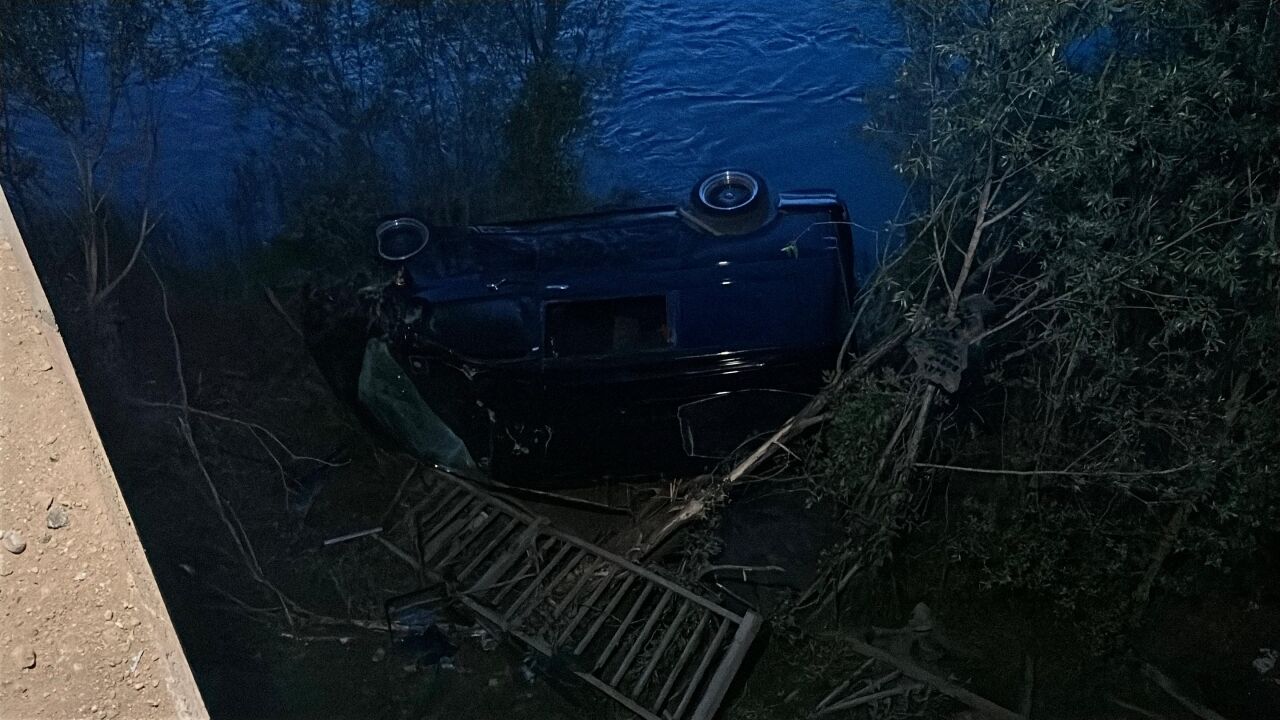 Sivas'ta minibüsün devrilmesi sonucu 4 kişi yaralandı