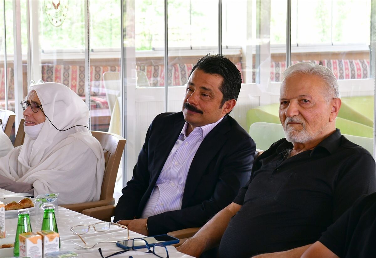 Kırşehir Valisi Demiryürek, huzurevi ve sevgi evlerini ziyaret etti