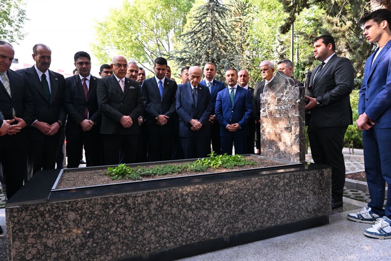 MHP Genel Başkanı Bahçeli'den Ülkü Ocakları Eğitim ve Kültür Vakfına bayram ziyareti