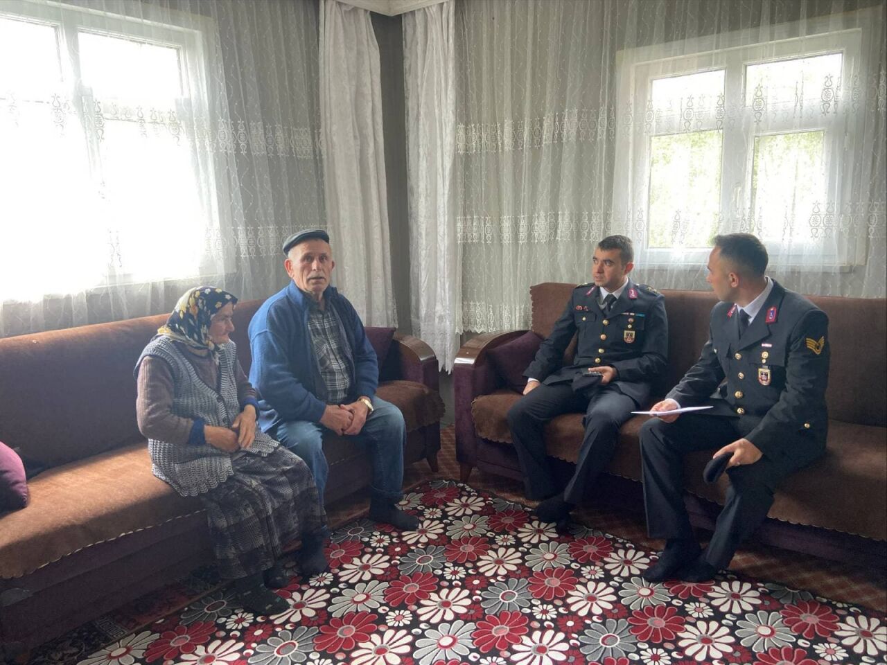 Yozgat'ta jandarma ekipleri, şehit aileleri ve gazileri ziyaret etti
