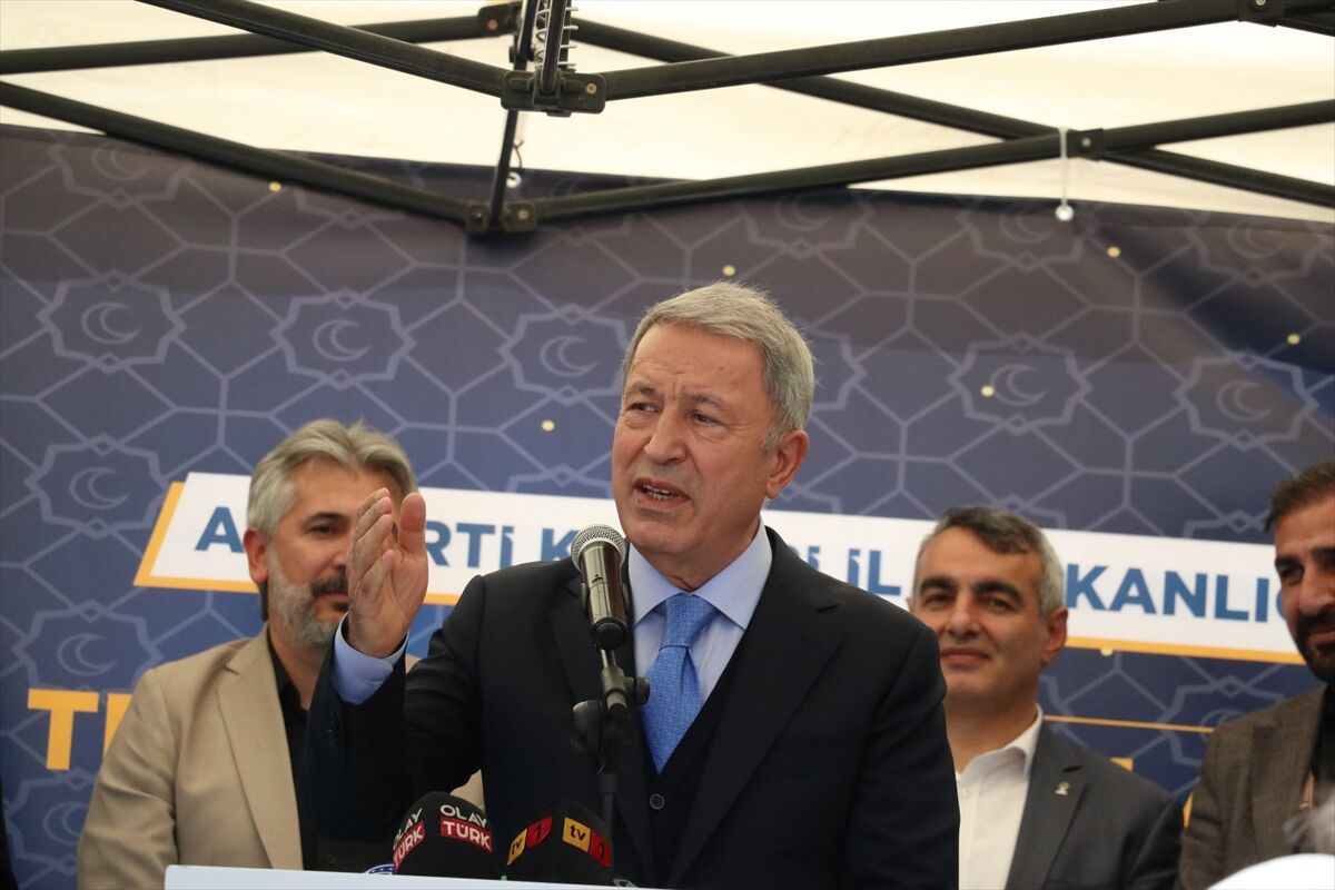 TBMM Milli Savunma Komisyonu Başkanı Akar, Kayseri'de bayramlaşma programına katıldı: