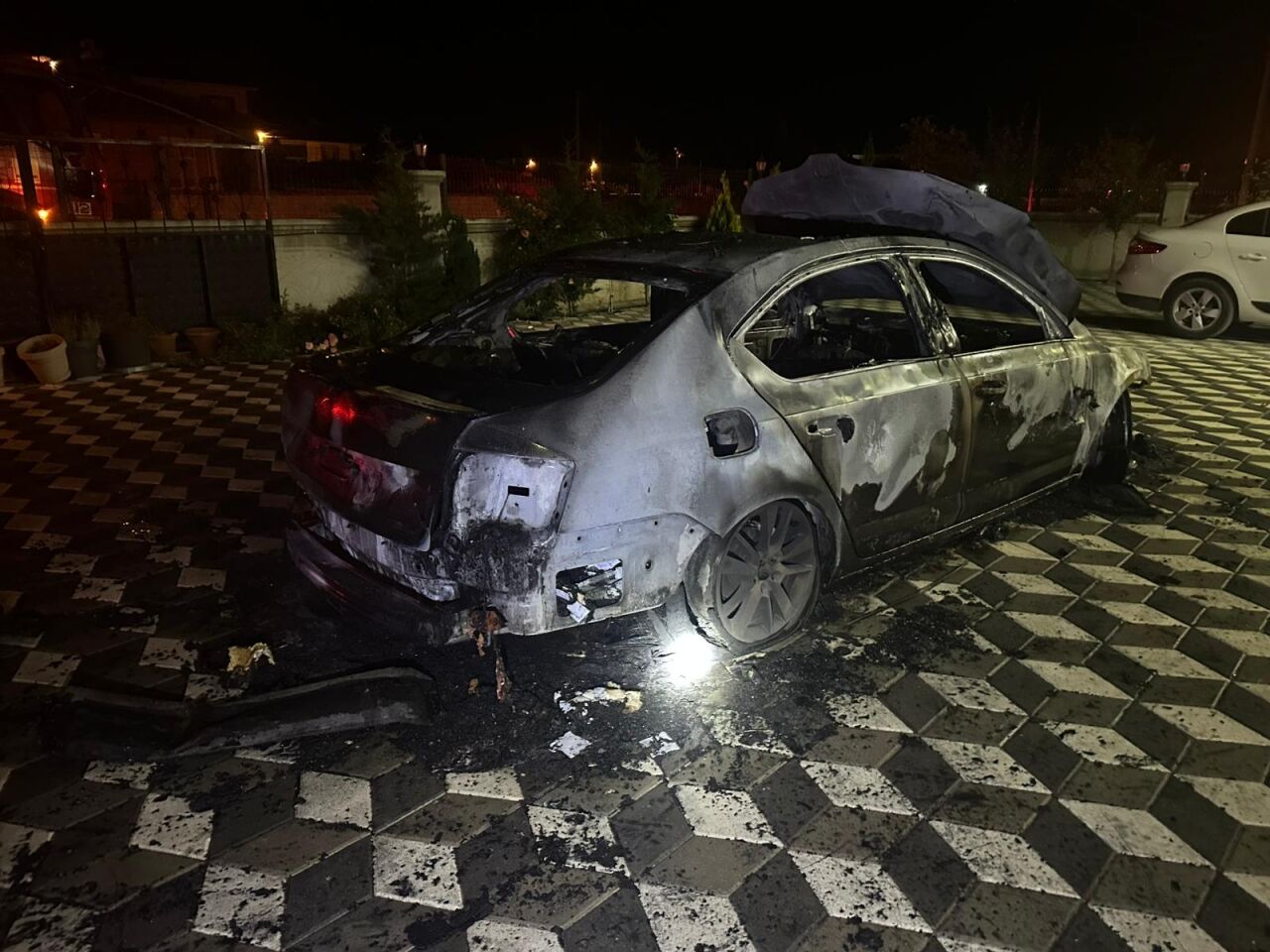Konya'da park halindeki otomobilde çıkan yangın söndürüldü
