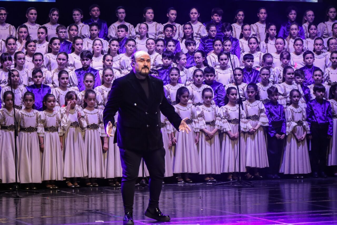 Bursa'da 400 öğrenci Shakespeare'den ilhamla gösteri düzenledi