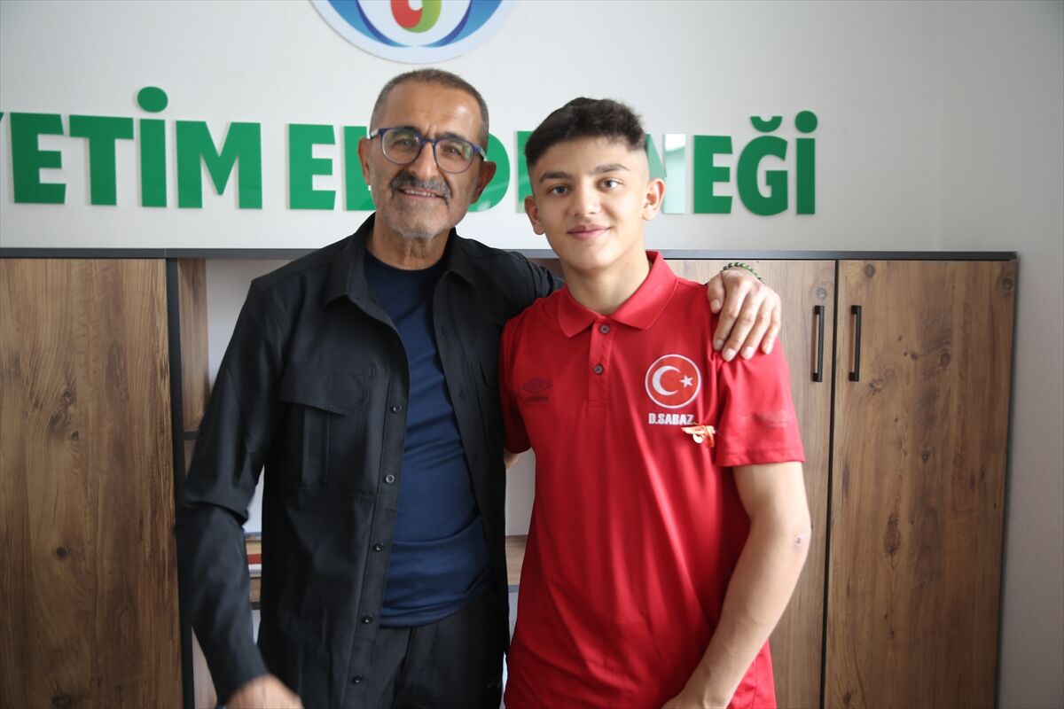 Türkiye şampiyonu güreşçi Sabaz, memleketi Niğde'de altınla ödüllendirildi