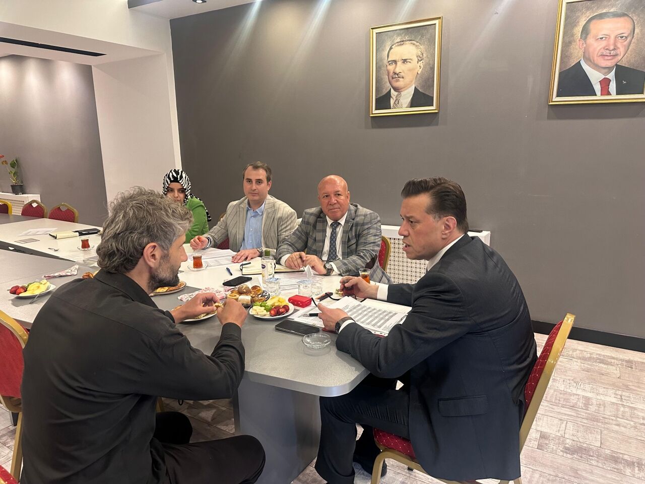 AK Parti Eskişehir Milletvekili Hatipoğlu, Halk Günü'nde vatandaşlarla buluştu