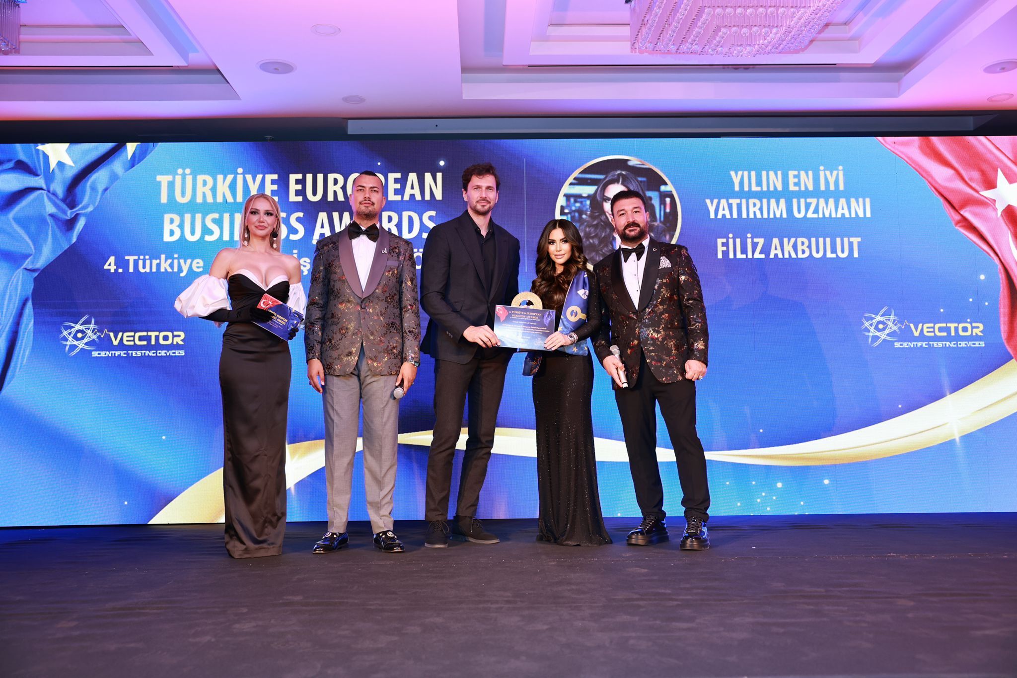 Yılın En İyi Yatırım Uzmanı Akbulut oldu