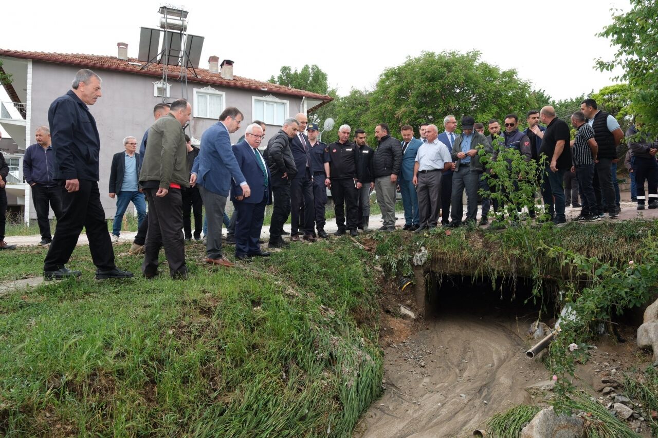 Yozgat Valisi Özkan doludan etkilenen köylerde incelemede bulundu