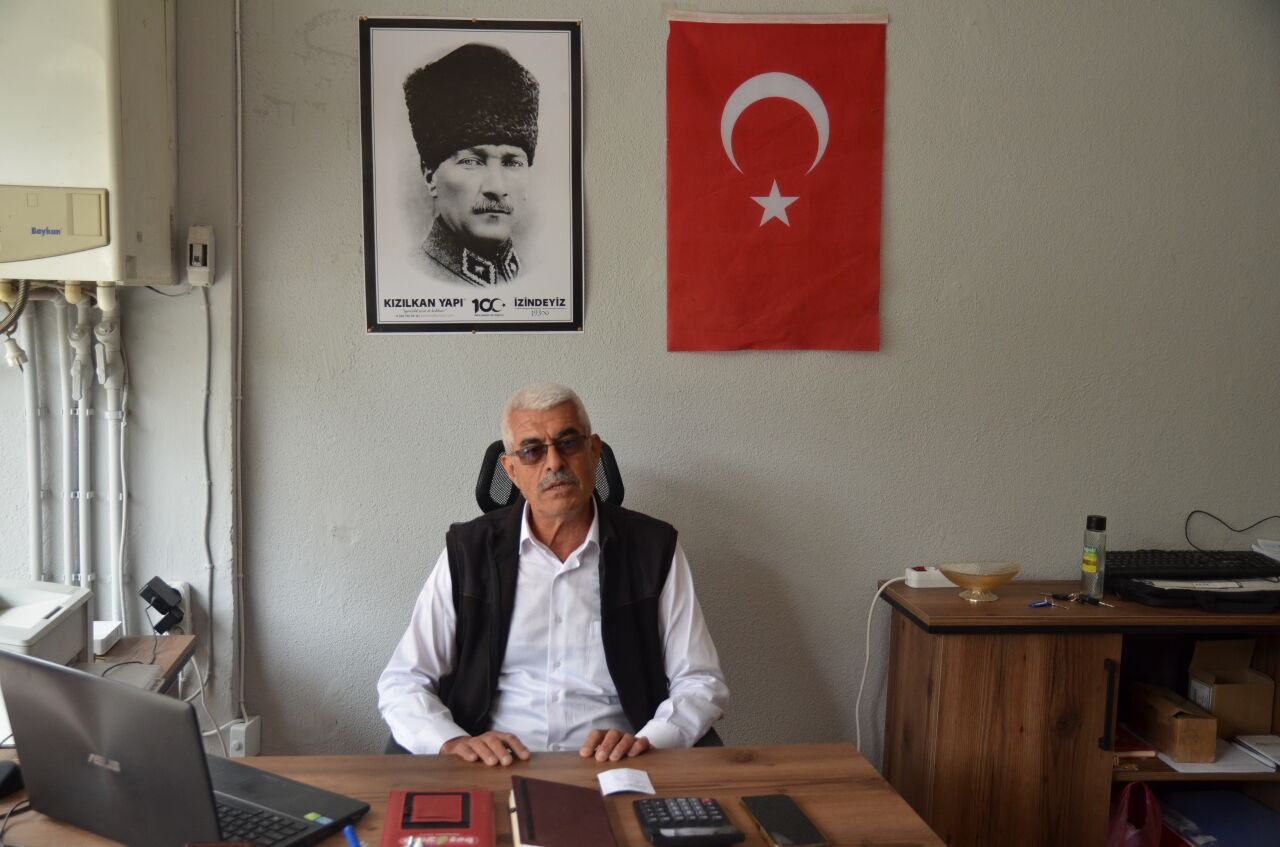 Kendisine oy atmayı unutsa da kurayla muhtar olan Zekai Seyhan, seçilmenin sevincini yaşıyor