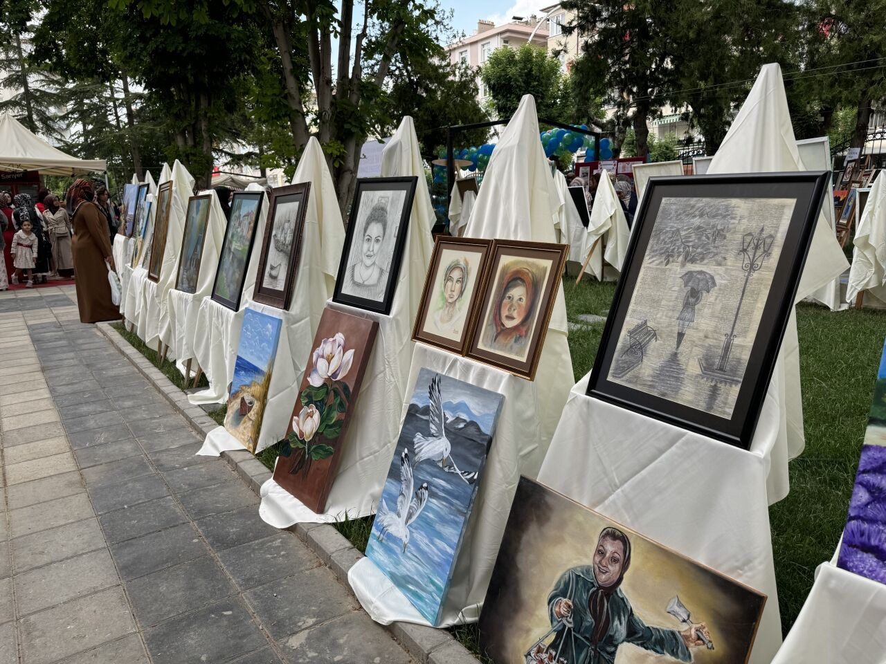 Karaman'da Halk Eğitim Merkezinin yıl sonu sergisi açıldı